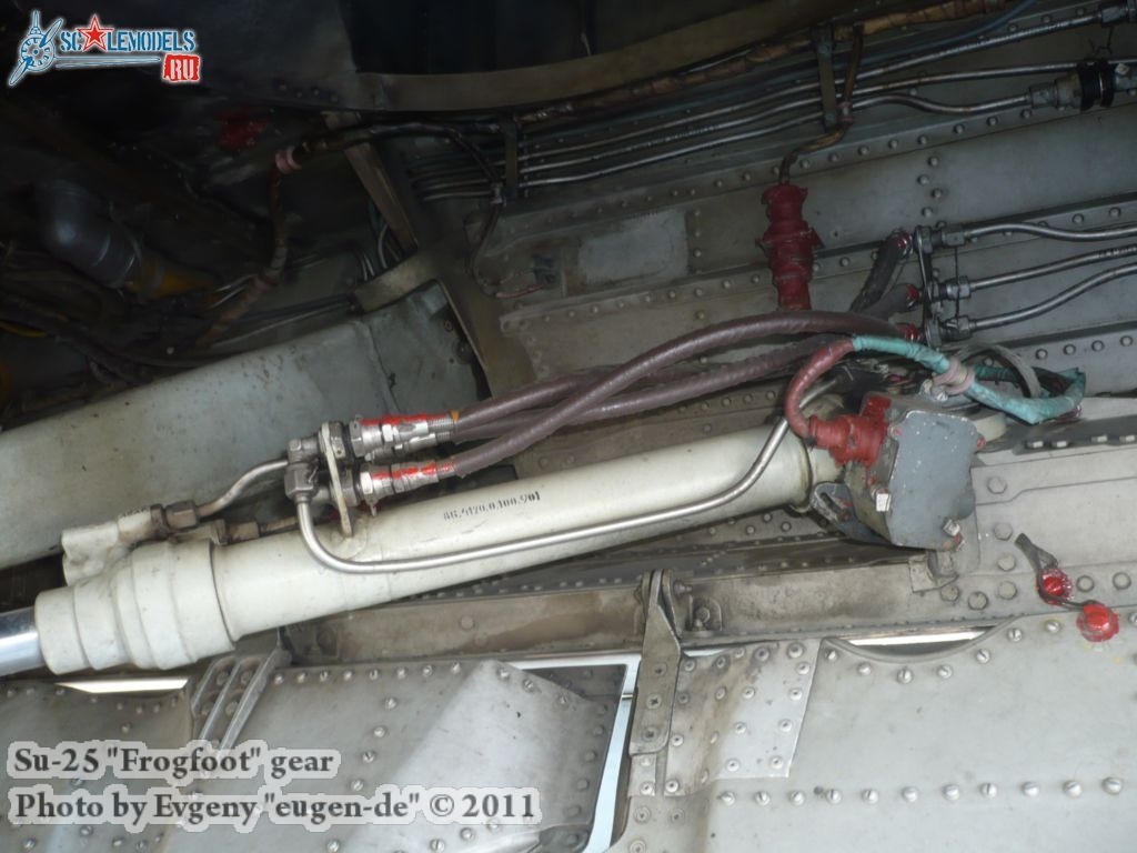 su-25_gear_0014.jpg