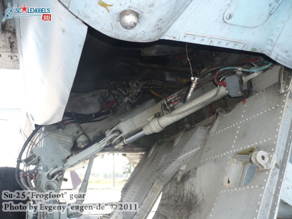 su-25_gear_0015.jpg