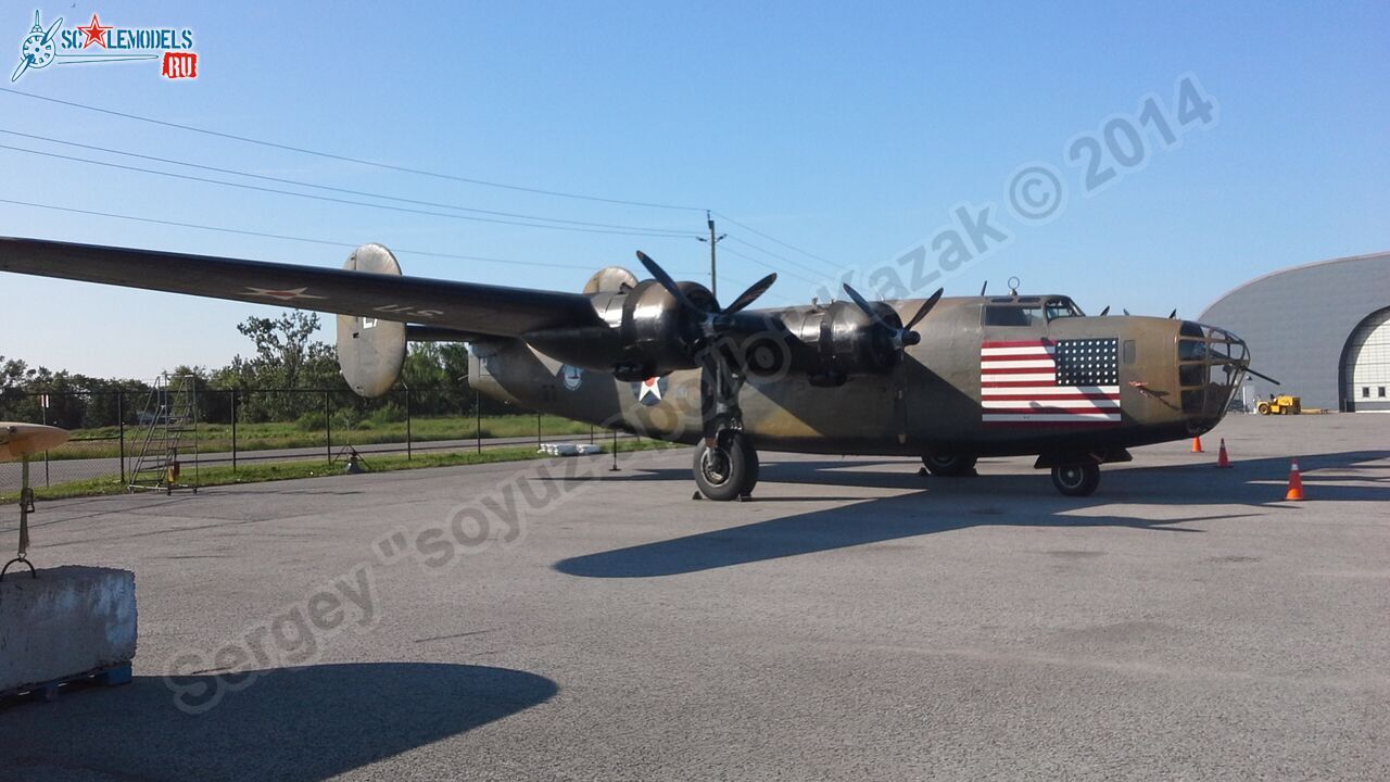 B-24_Liberator_0000.jpg