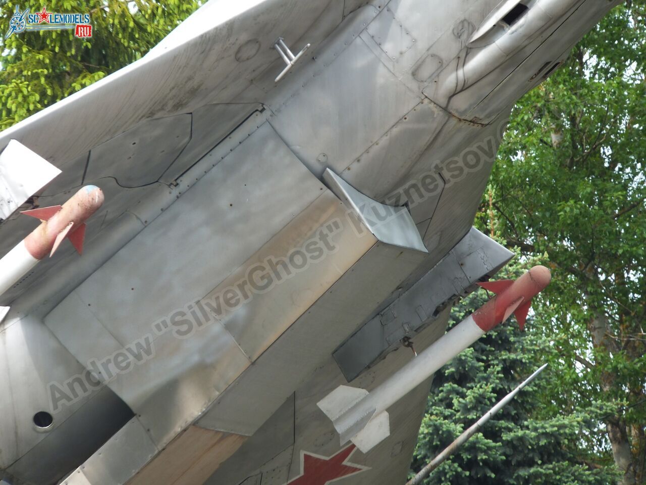 MiG-17_Vyazma_airbase_0002.jpg