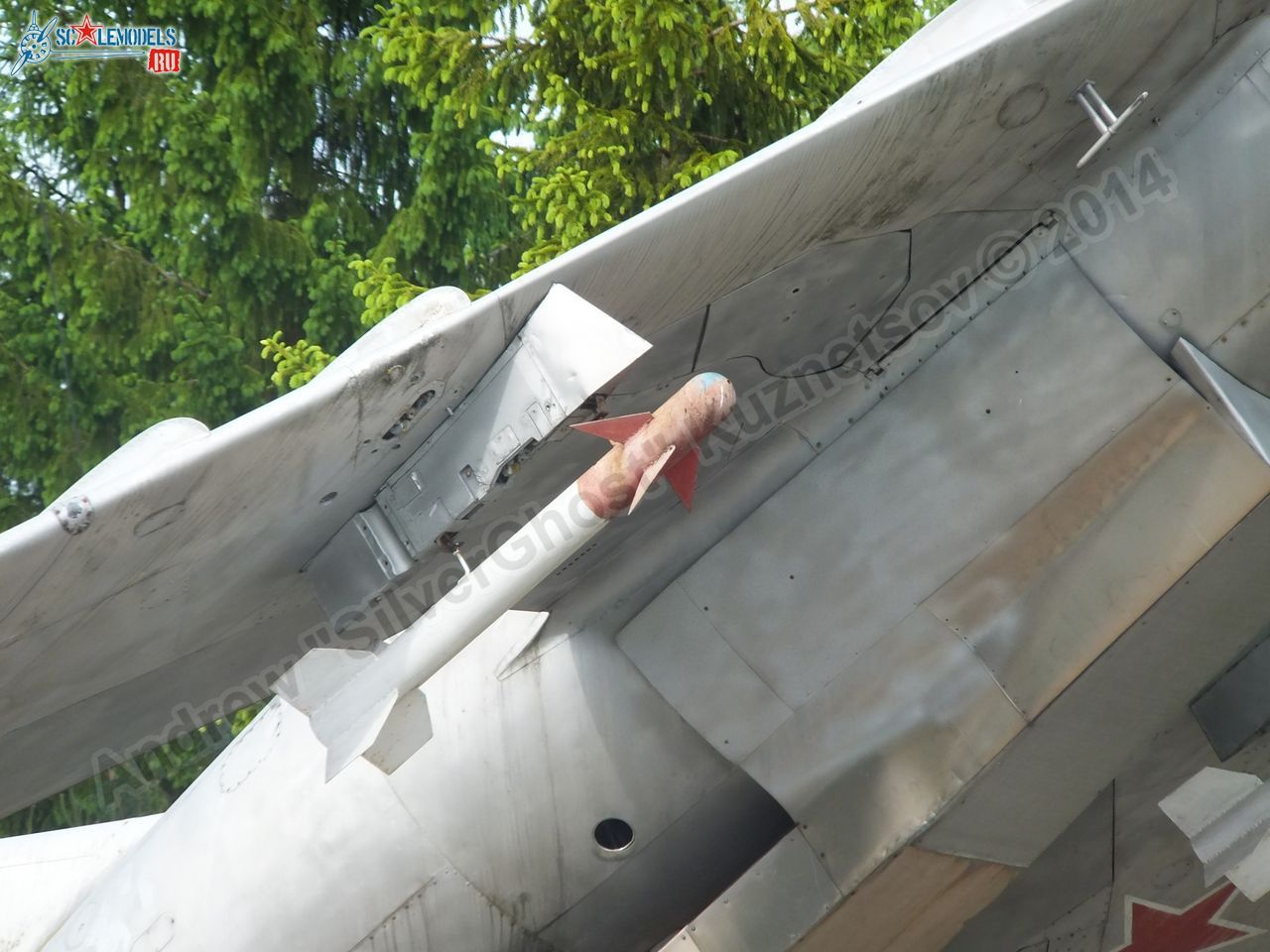 MiG-17_Vyazma_airbase_0003.jpg