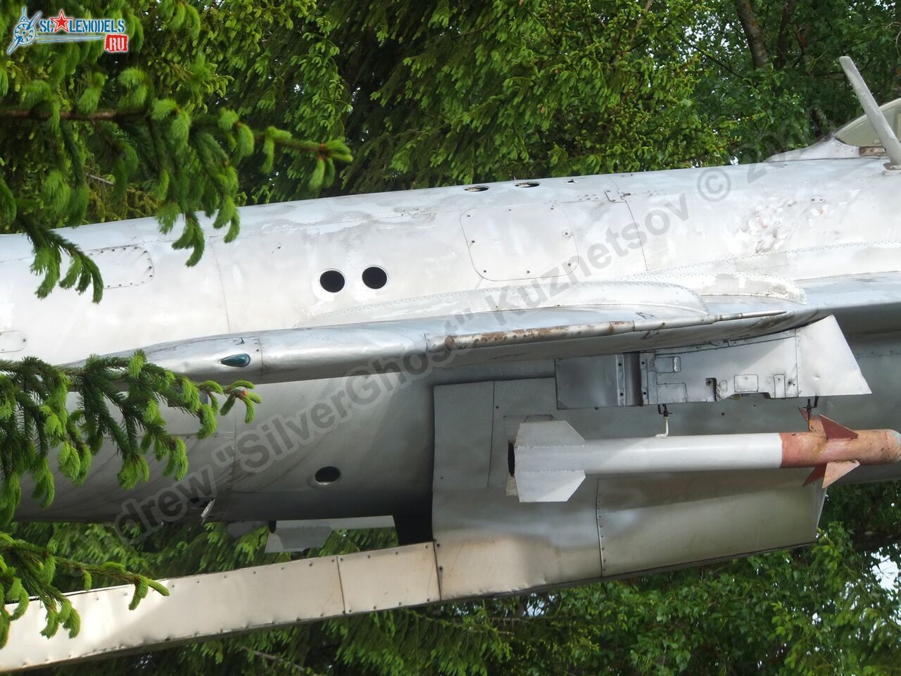 MiG-17_Vyazma_airbase_0020.jpg