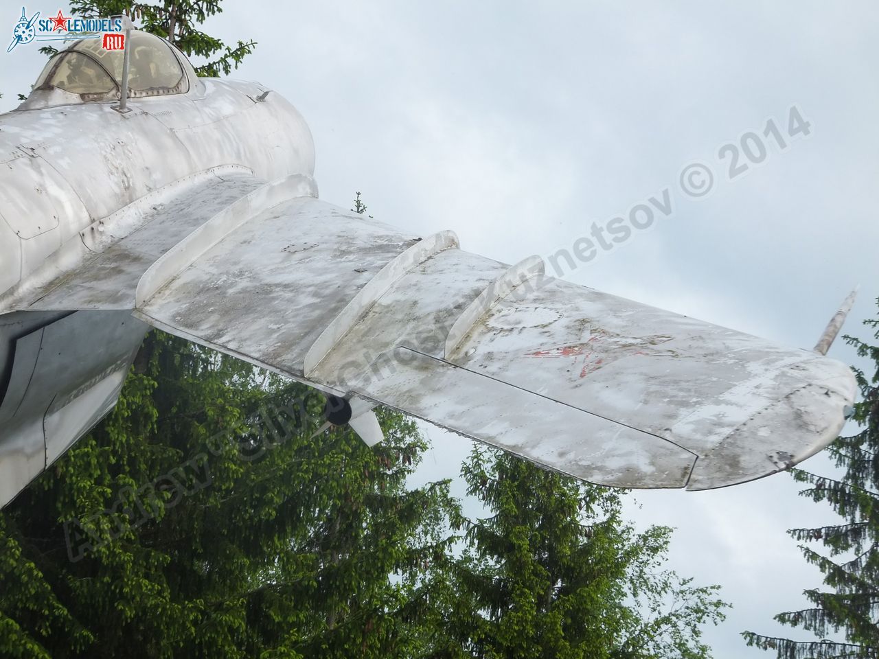 MiG-17_Vyazma_airbase_0040.jpg