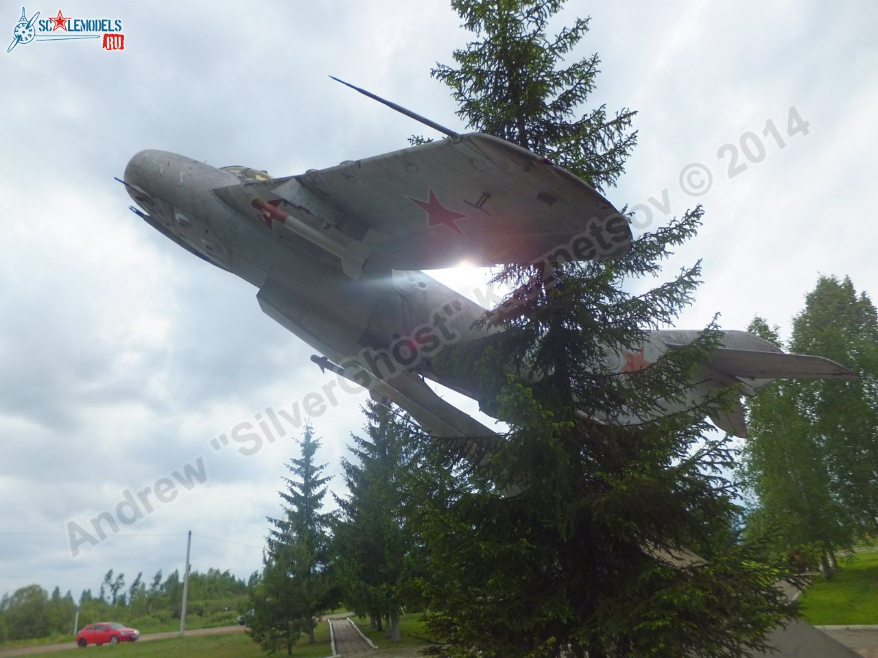 MiG-17_Vyazma_airbase_0094.jpg