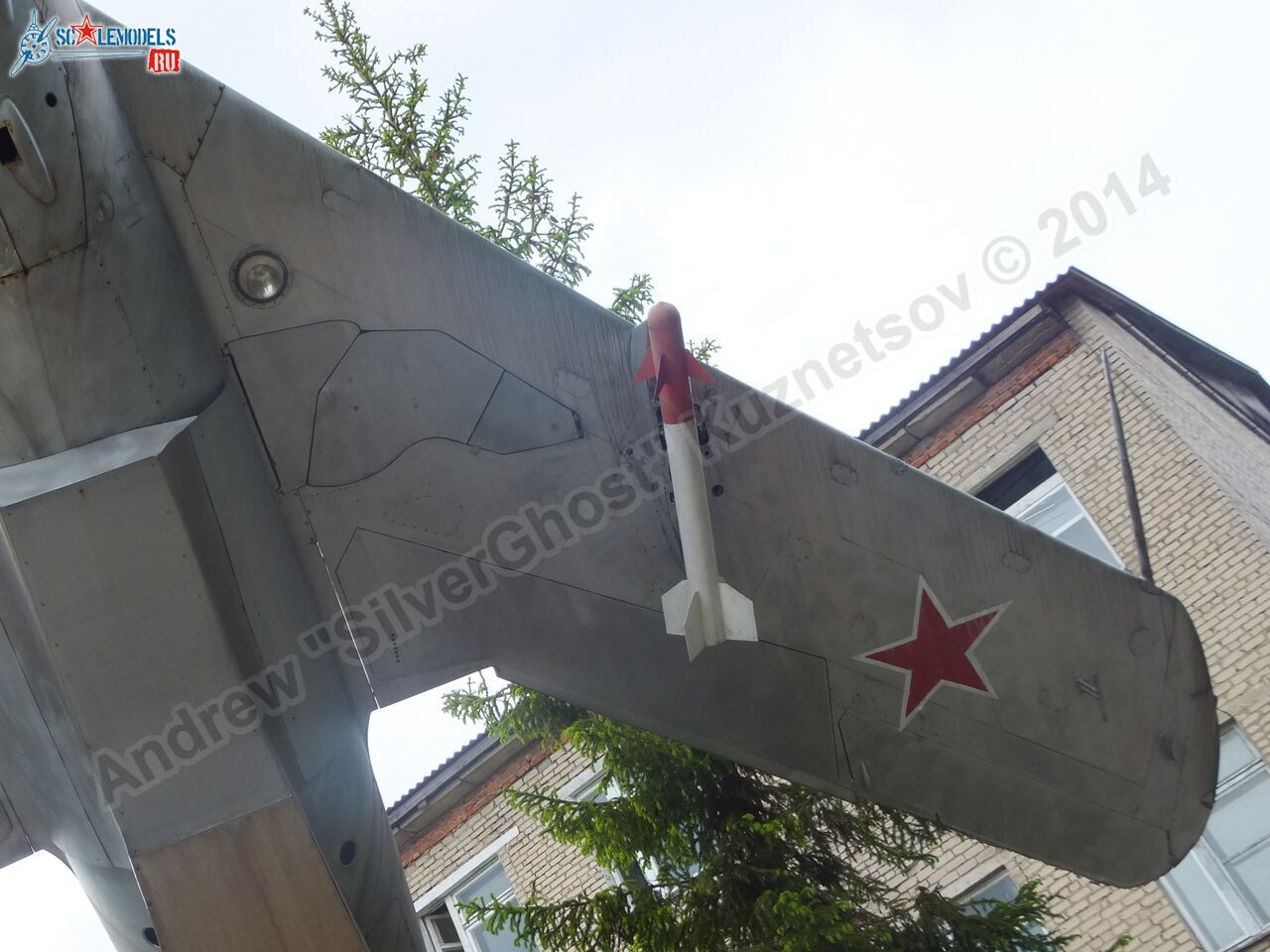 MiG-17_Vyazma_airbase_0112.jpg