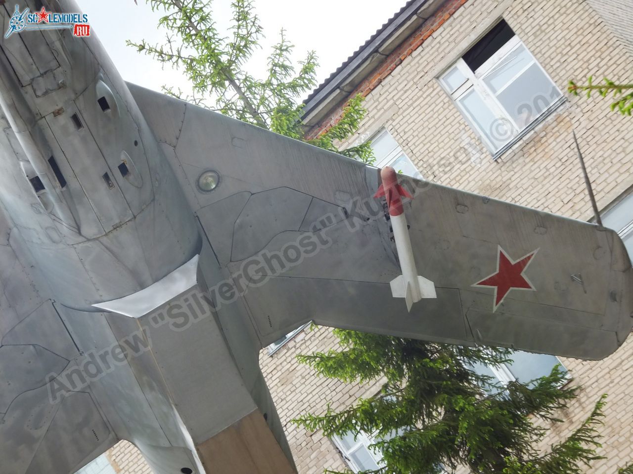 MiG-17_Vyazma_airbase_0130.jpg