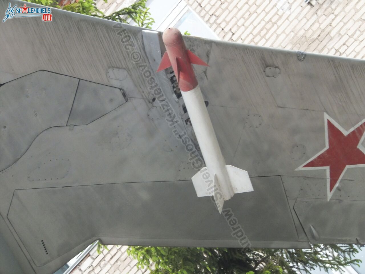 MiG-17_Vyazma_airbase_0137.jpg