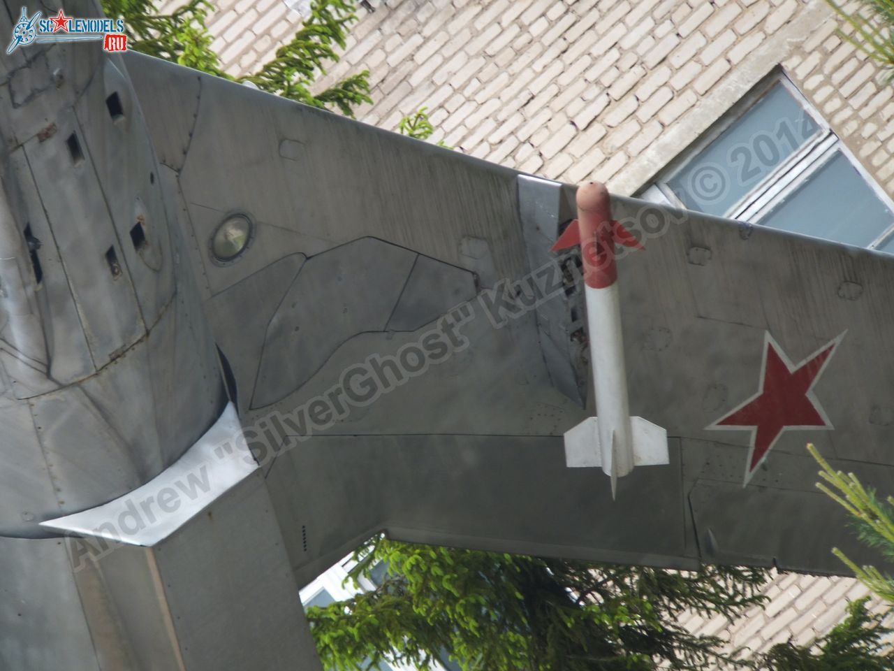 MiG-17_Vyazma_airbase_0145.jpg