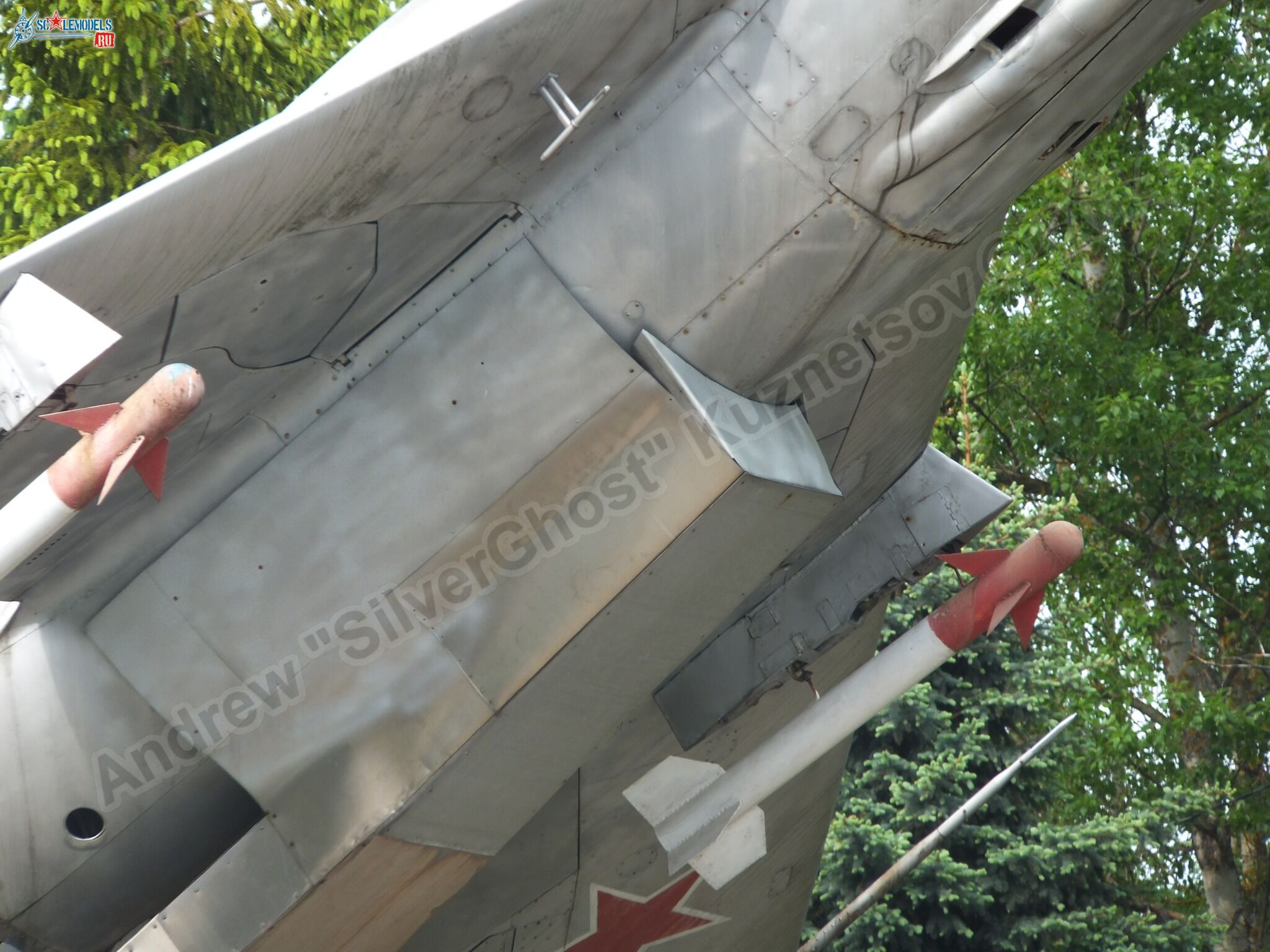 MiG-17_Vyazma_airbase_0002.jpg
