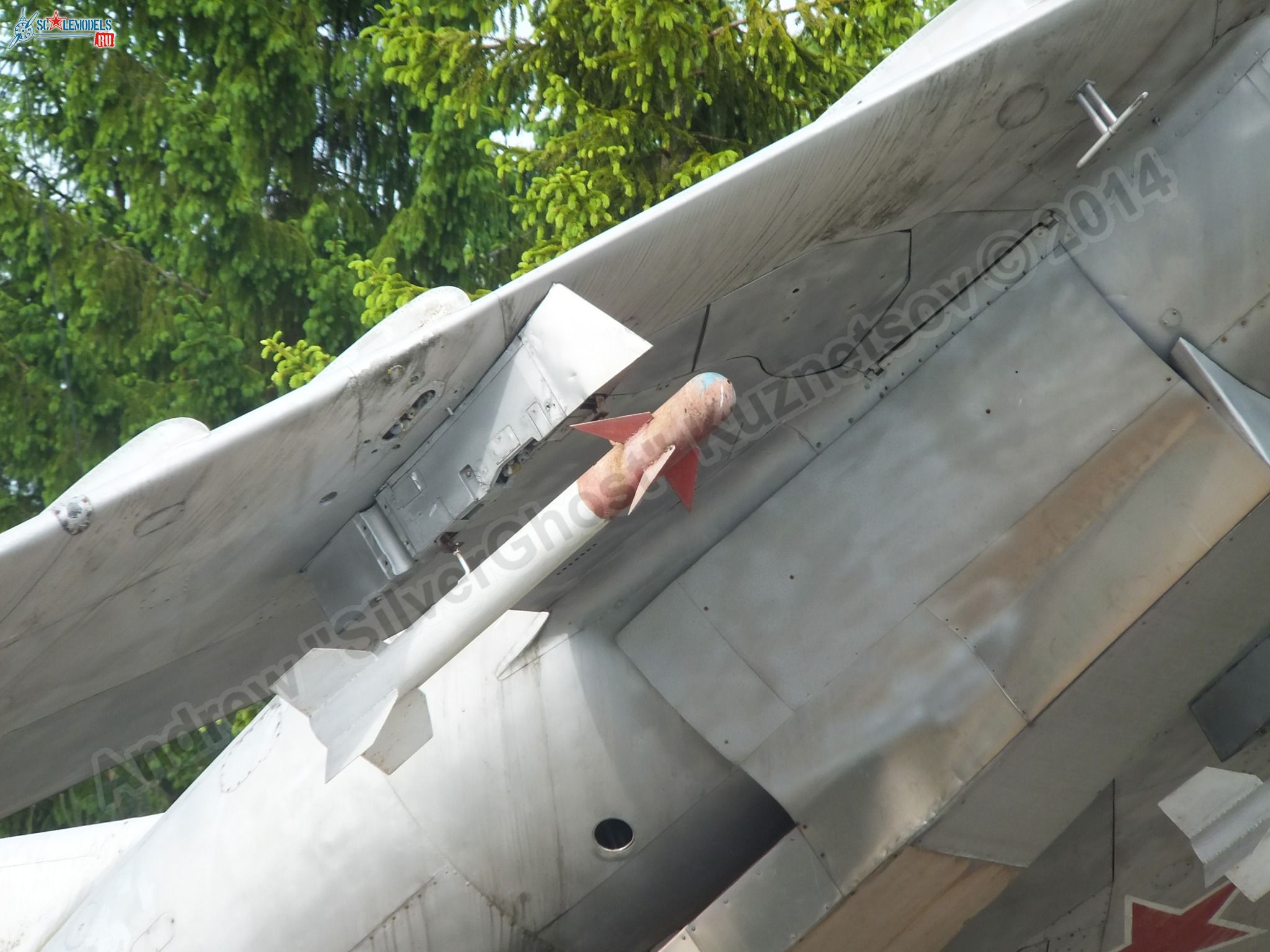 MiG-17_Vyazma_airbase_0003.jpg