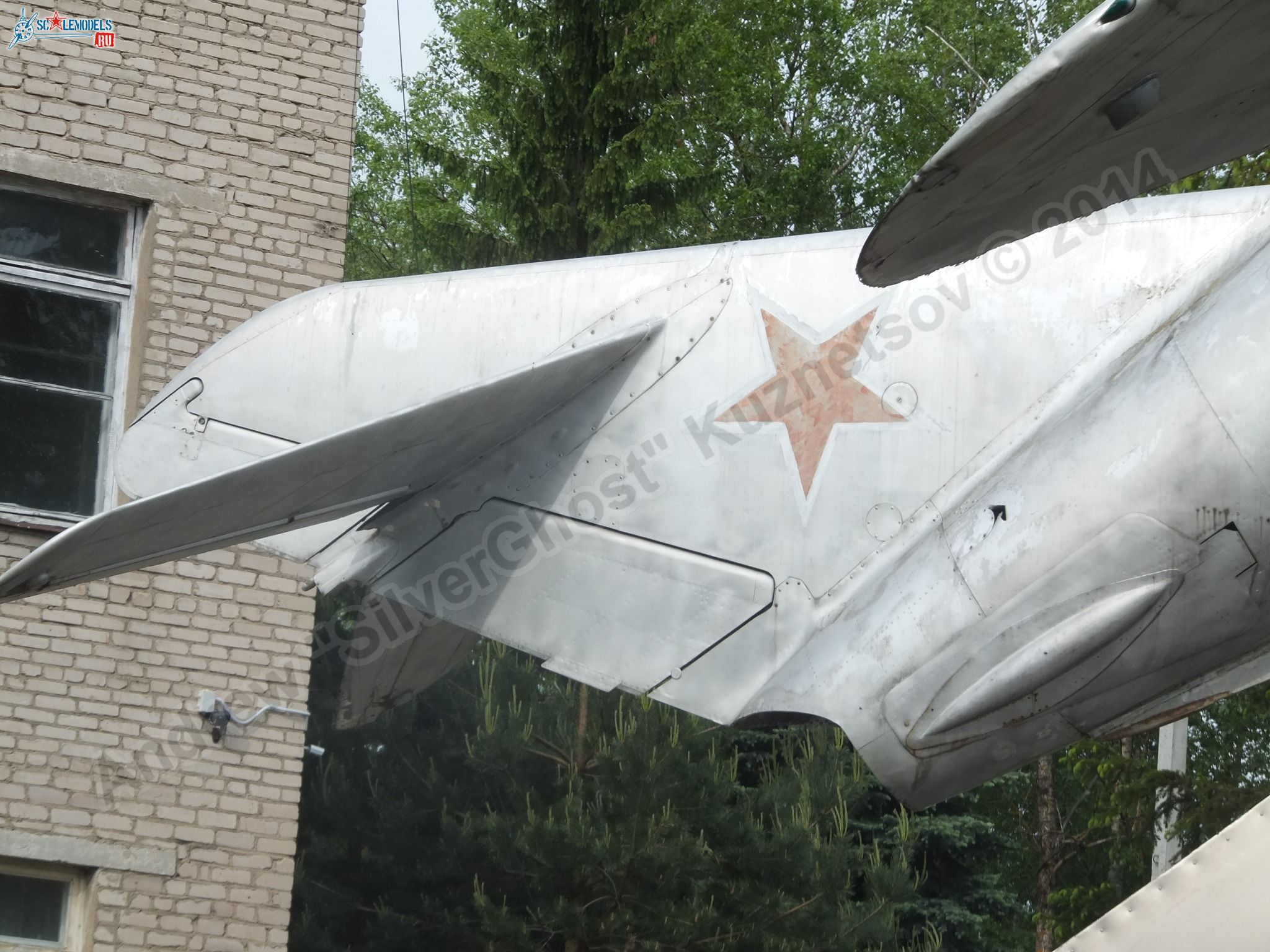 MiG-17_Vyazma_airbase_0014.jpg