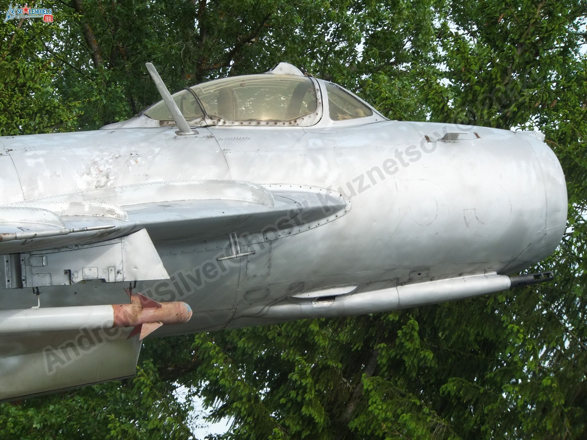 MiG-17_Vyazma_airbase_0018.jpg