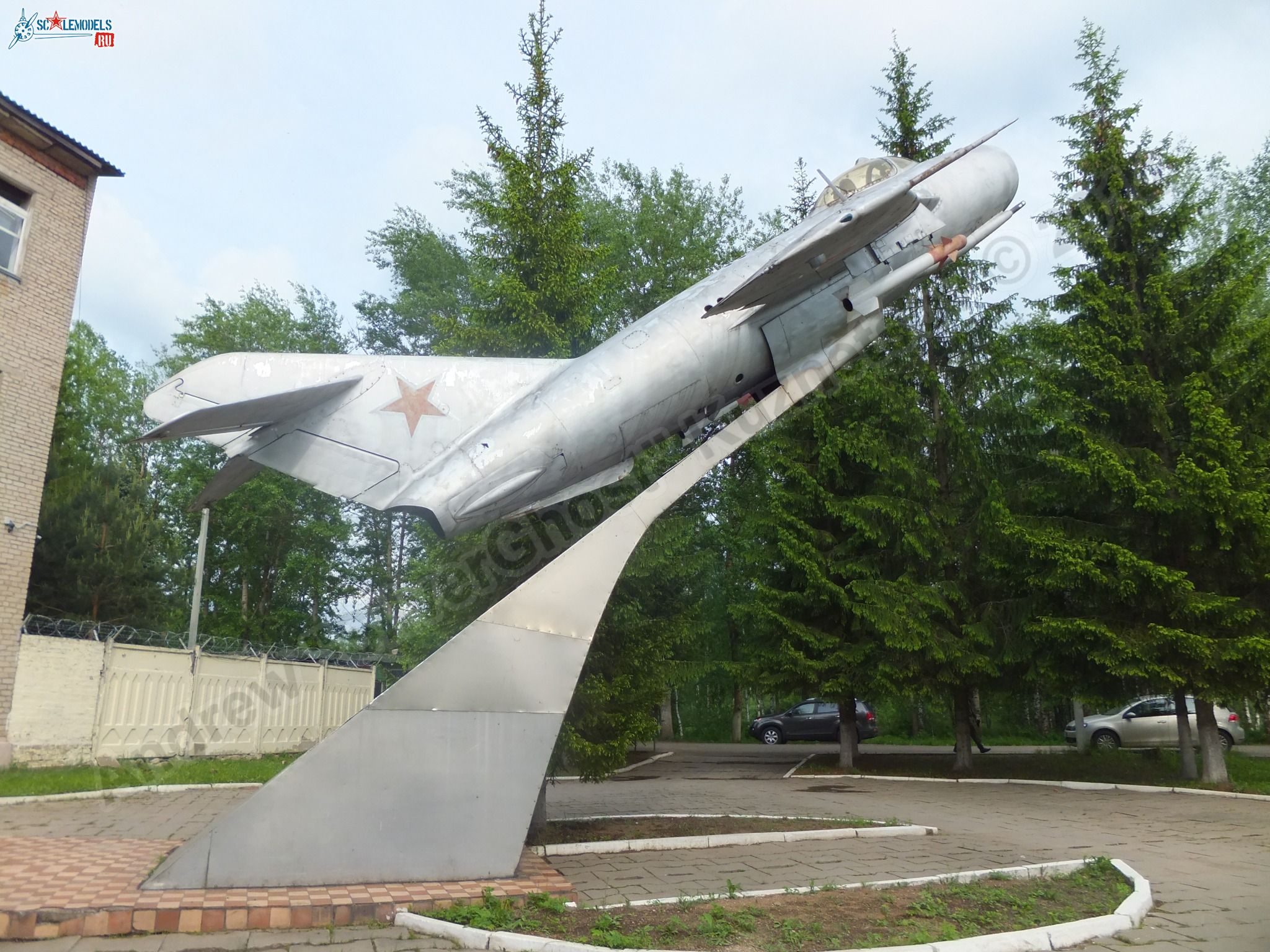 MiG-17_Vyazma_airbase_0026.jpg