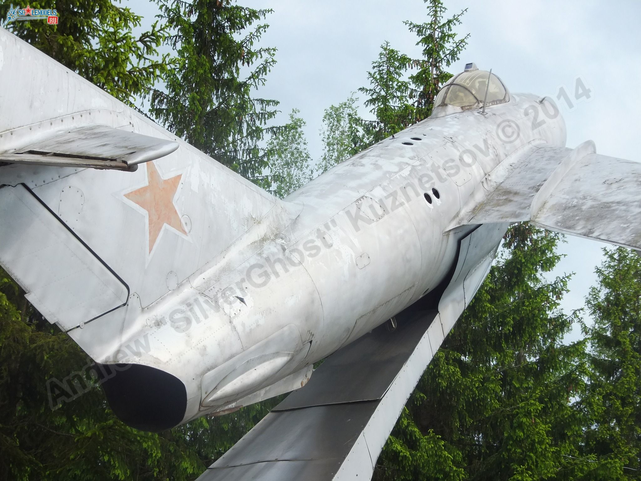 MiG-17_Vyazma_airbase_0053.jpg