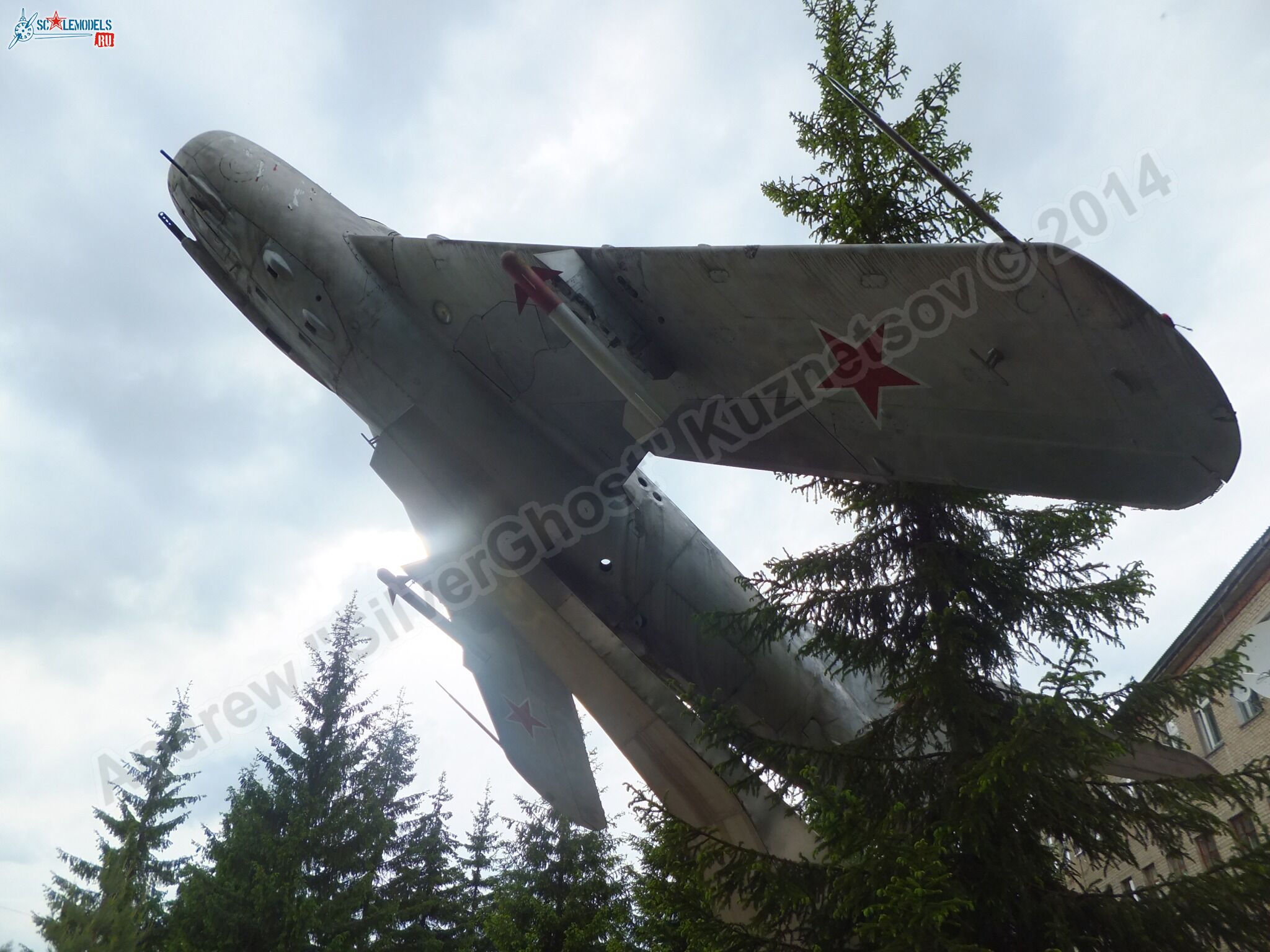 MiG-17_Vyazma_airbase_0095.jpg