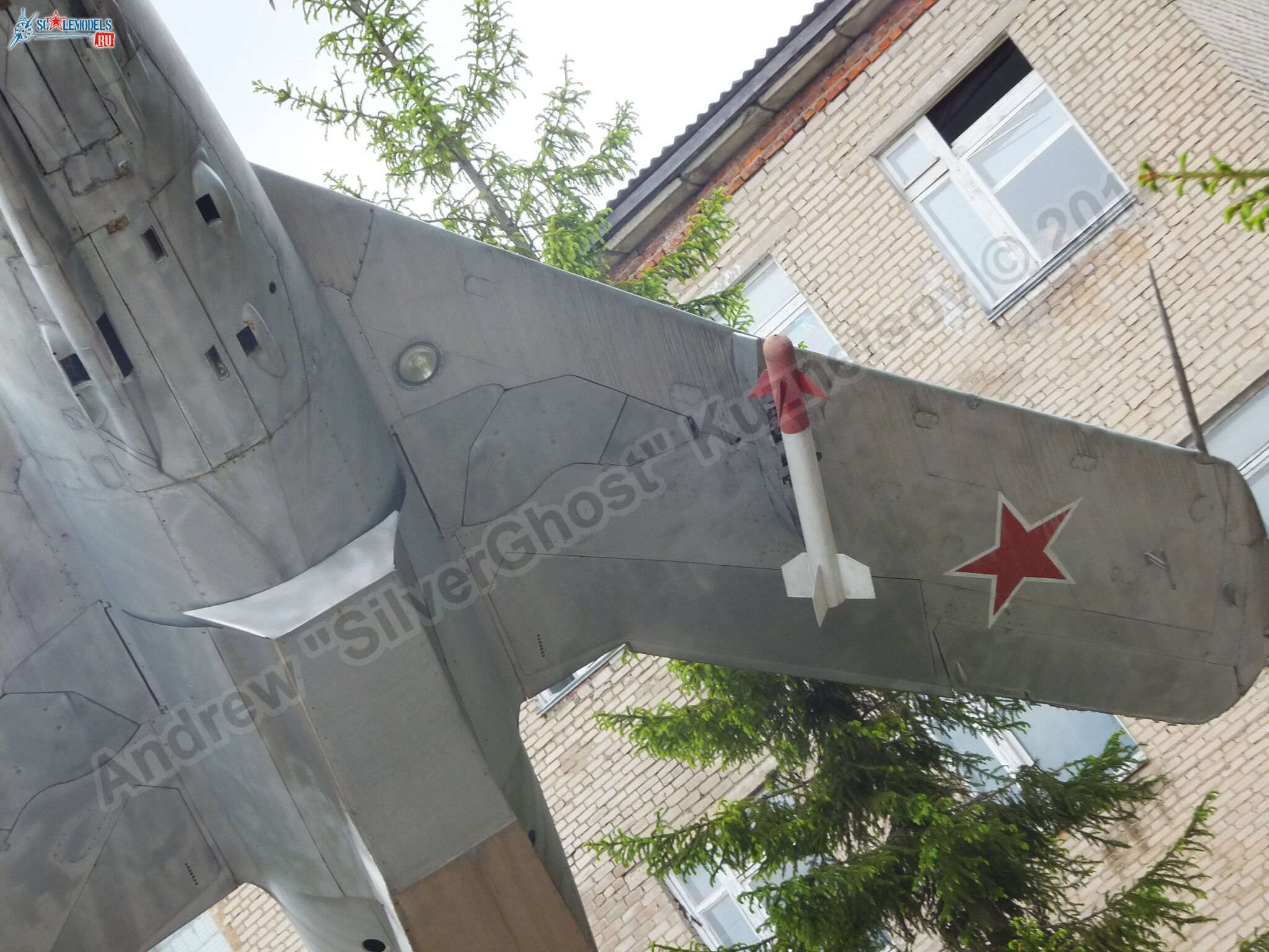 MiG-17_Vyazma_airbase_0130.jpg