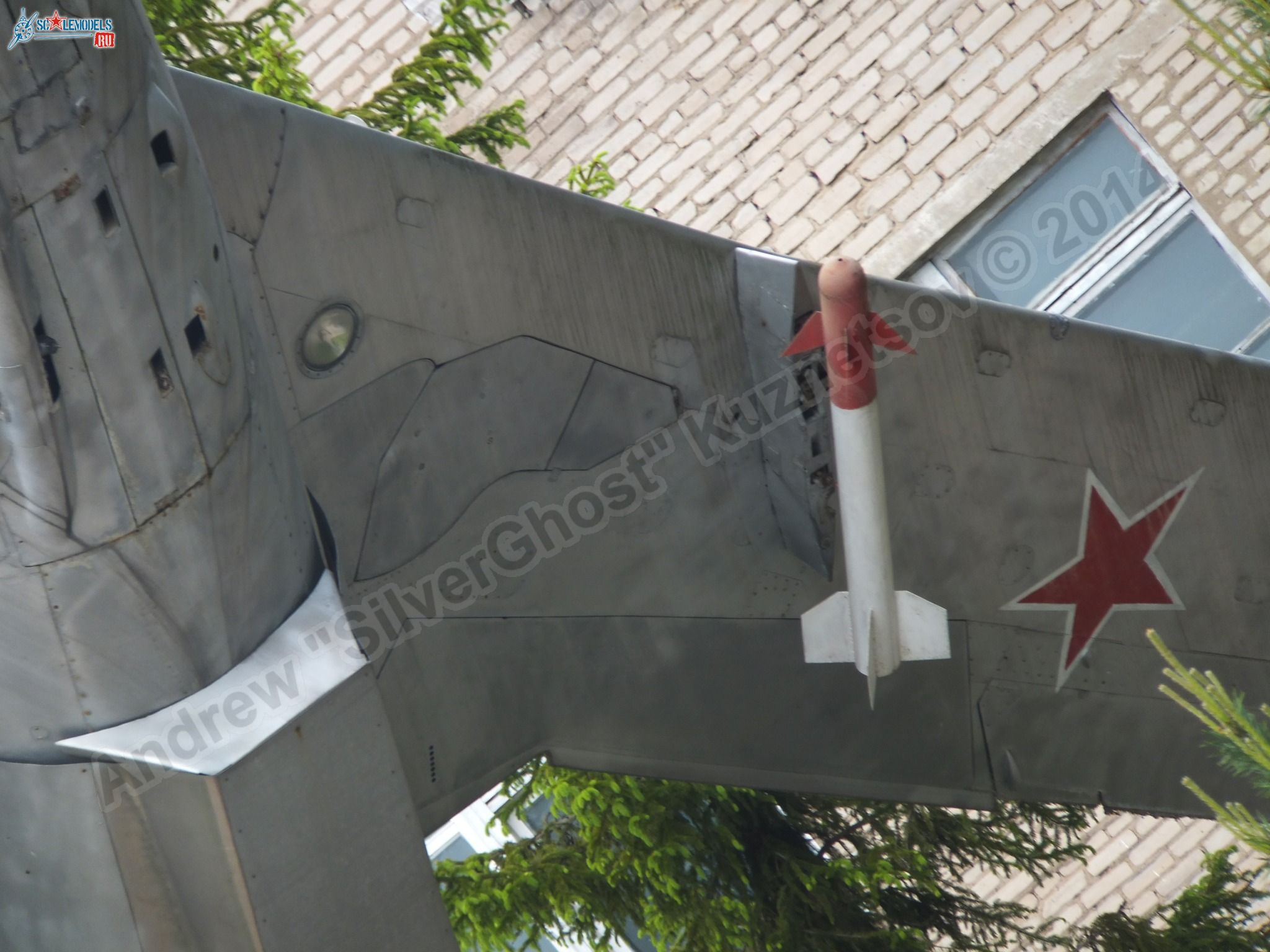 MiG-17_Vyazma_airbase_0145.jpg