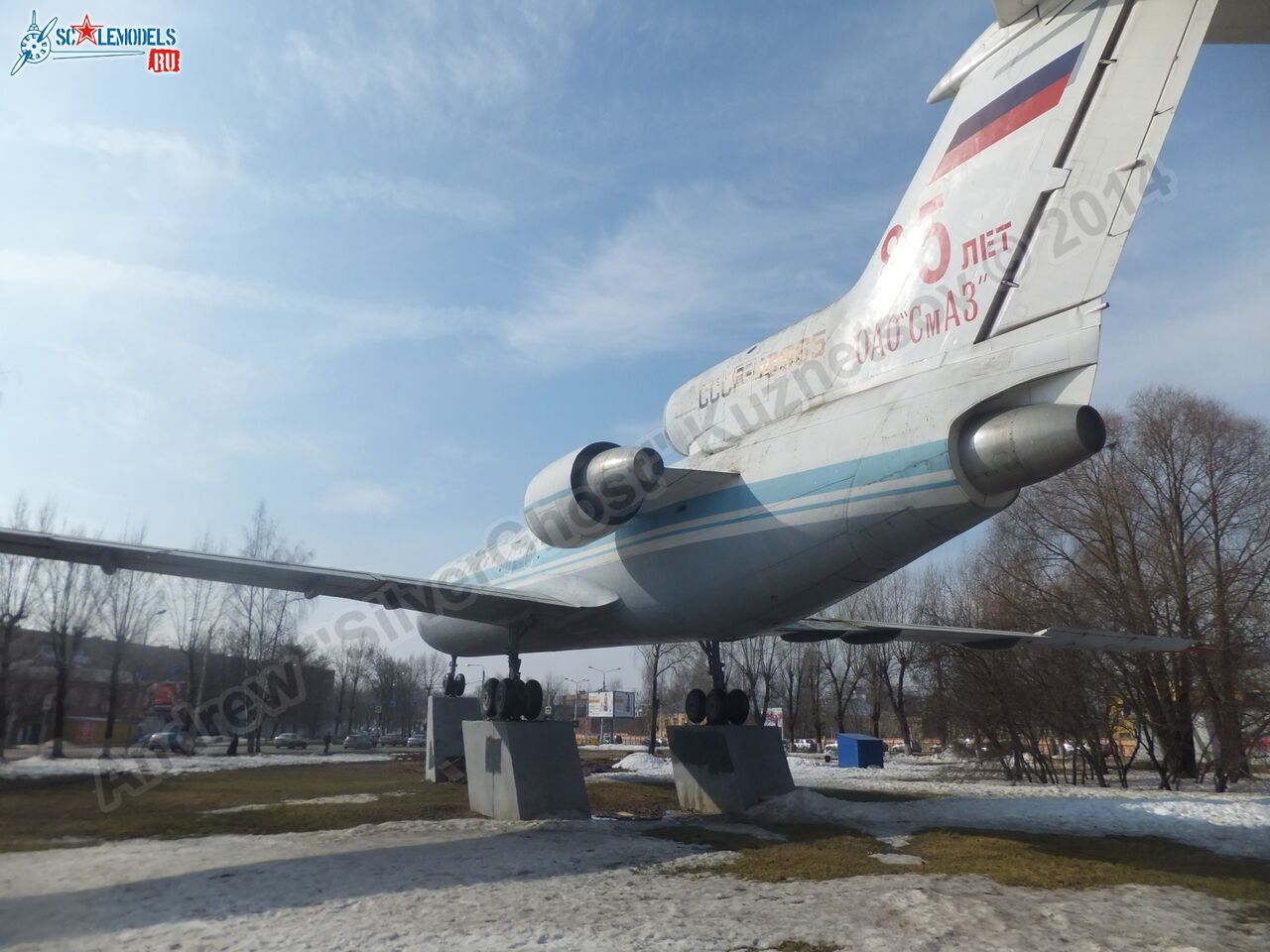 Yak-42_USSR-10985_0003.jpg