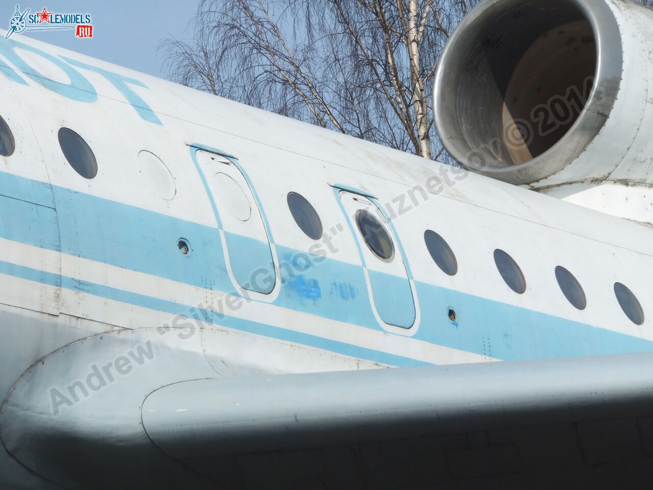 Yak-42_USSR-10985_0208.jpg