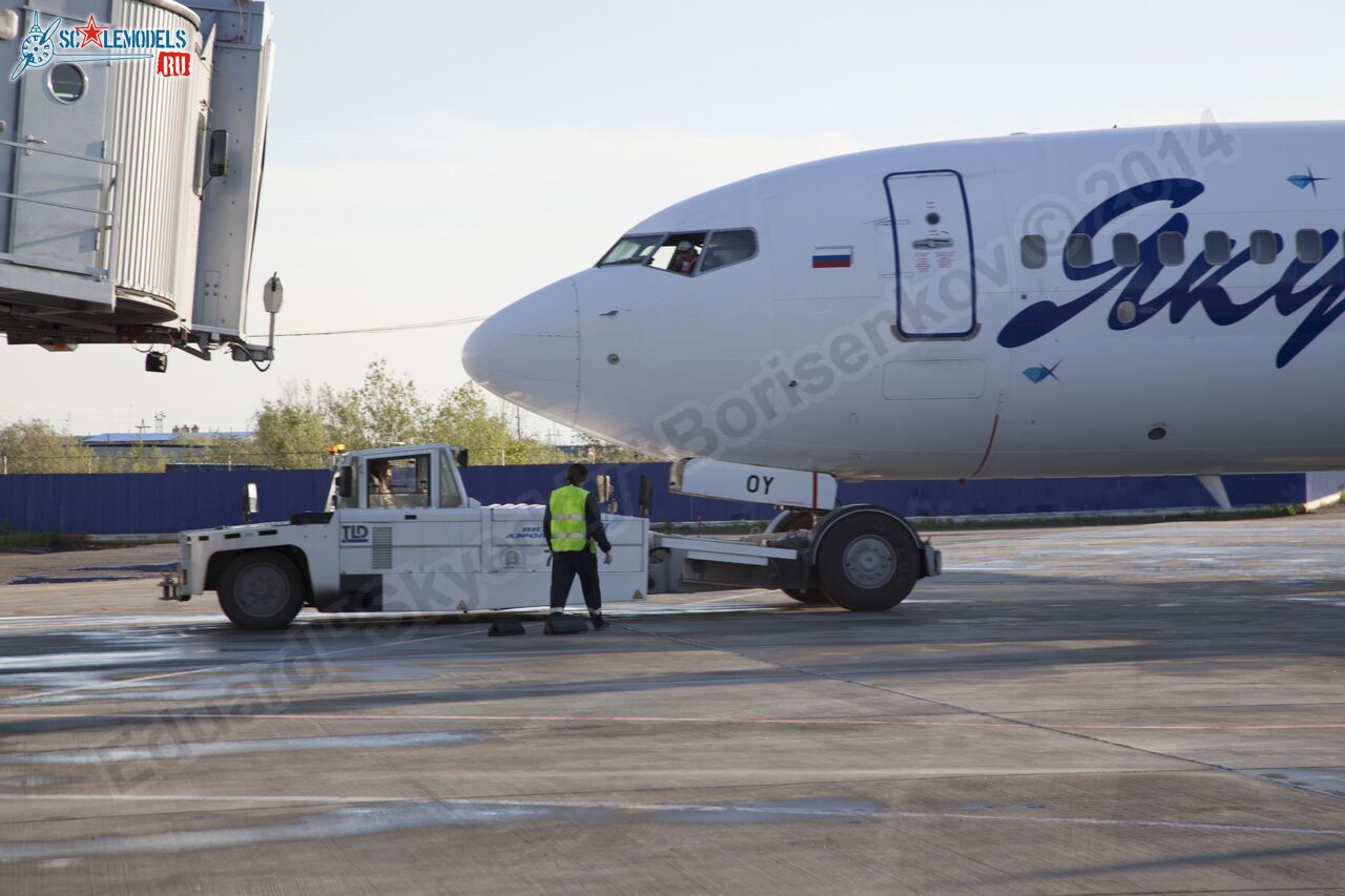 Boeing-737_VQ-BOY_0003.jpg
