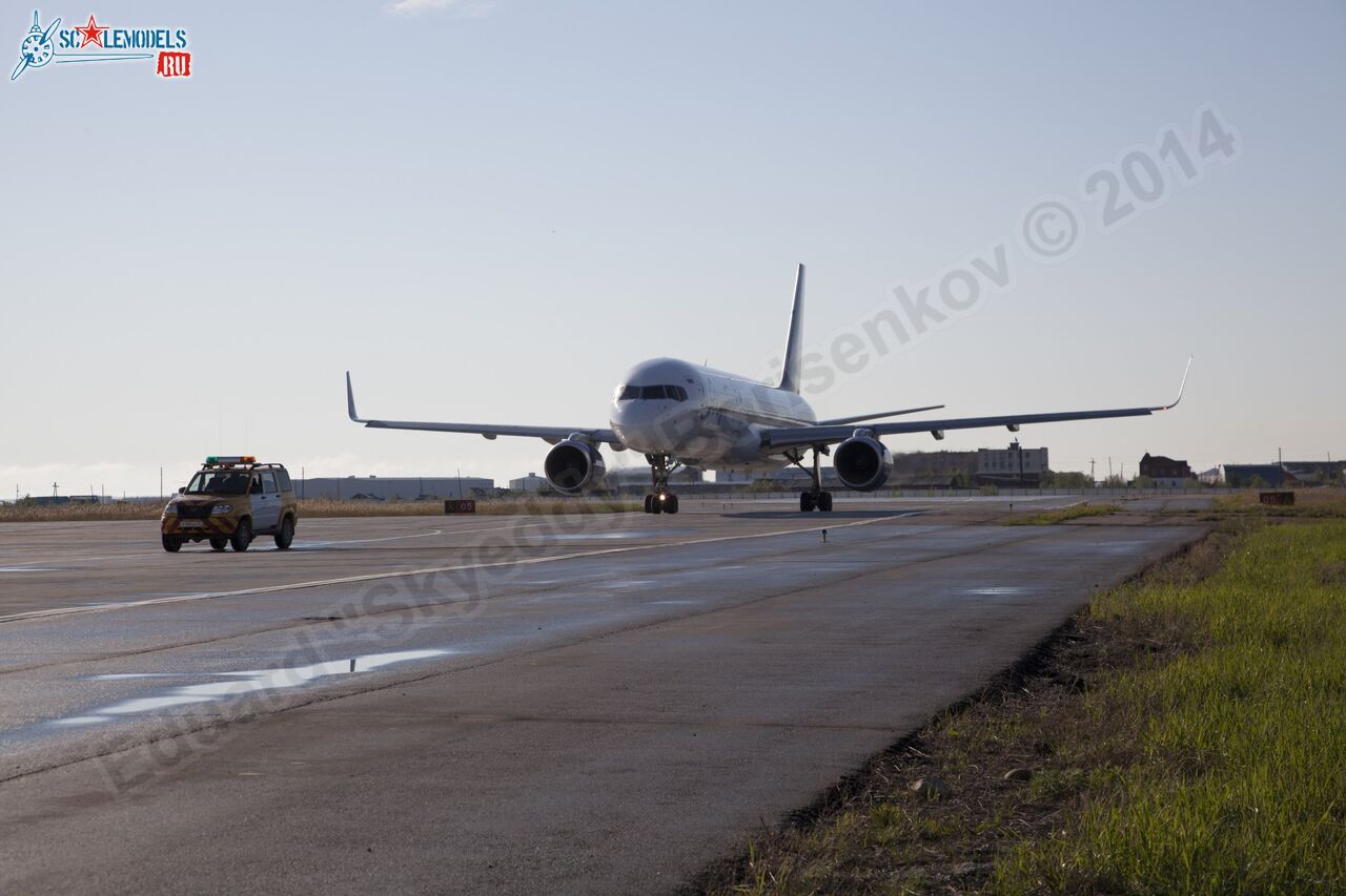 Boeing-757_VP-BCF_0002.jpg