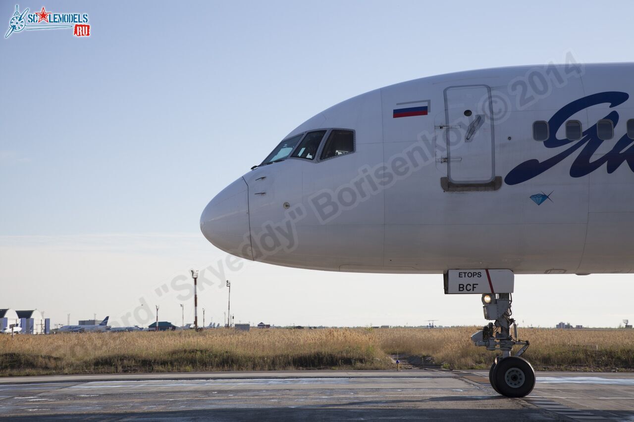 Boeing-757_VP-BCF_0004.jpg