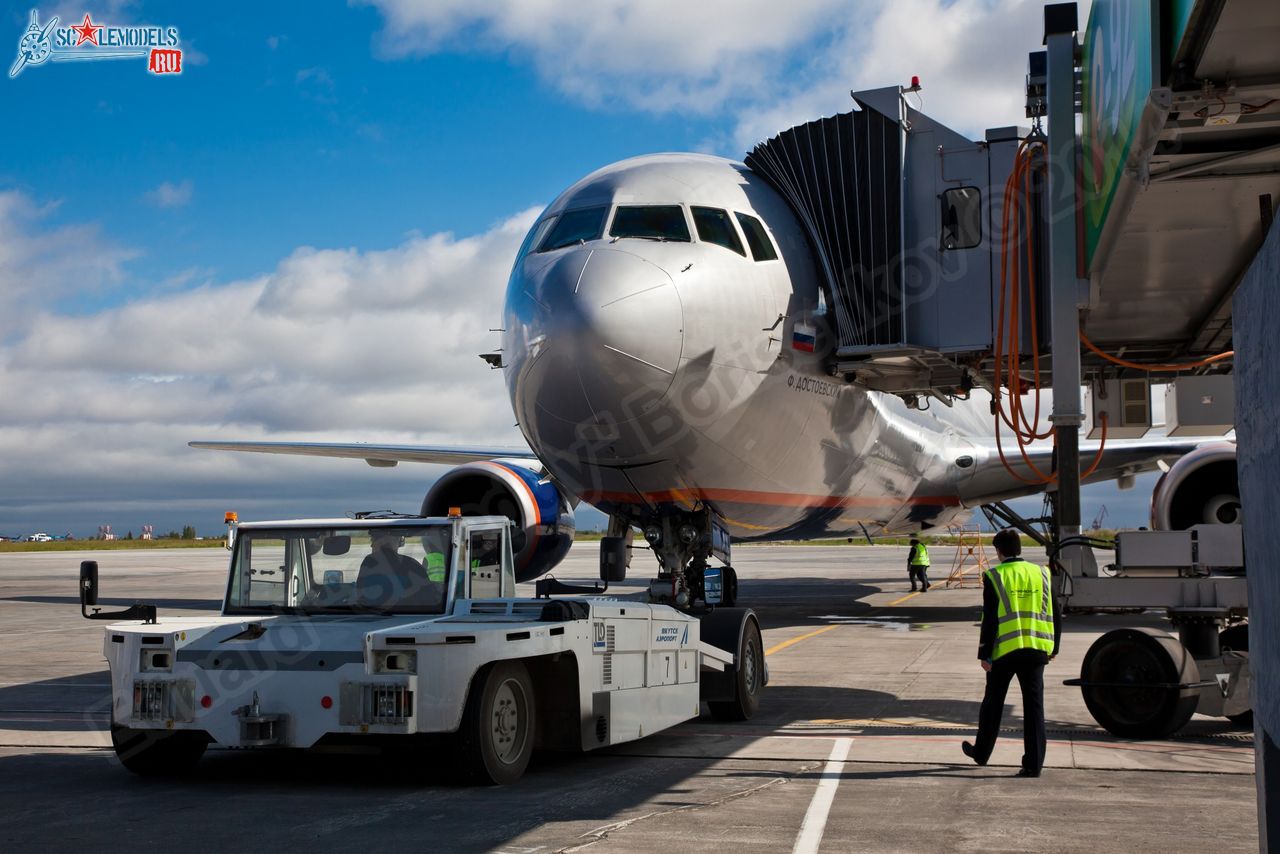 Boeing-767_VP-BAX_0002.jpg