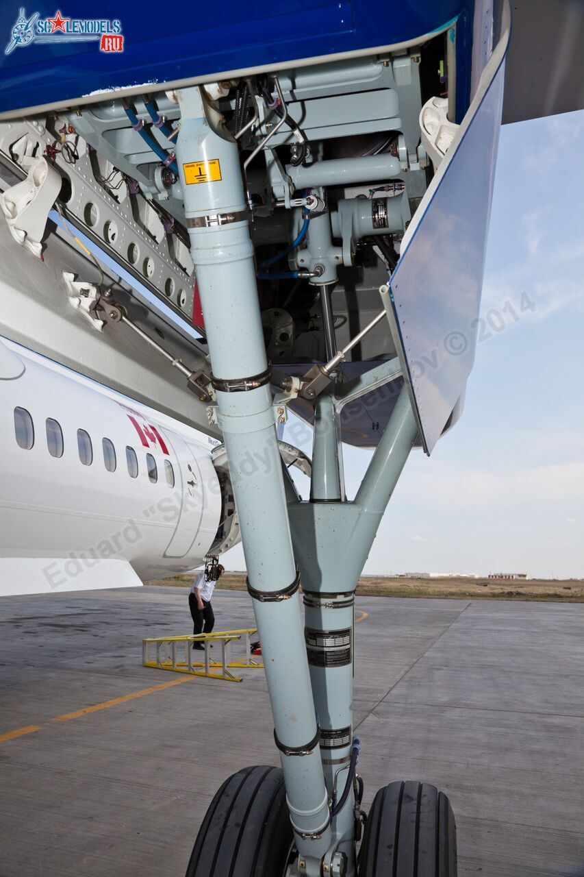 Dash_8_C-GLKU_0026.jpg
