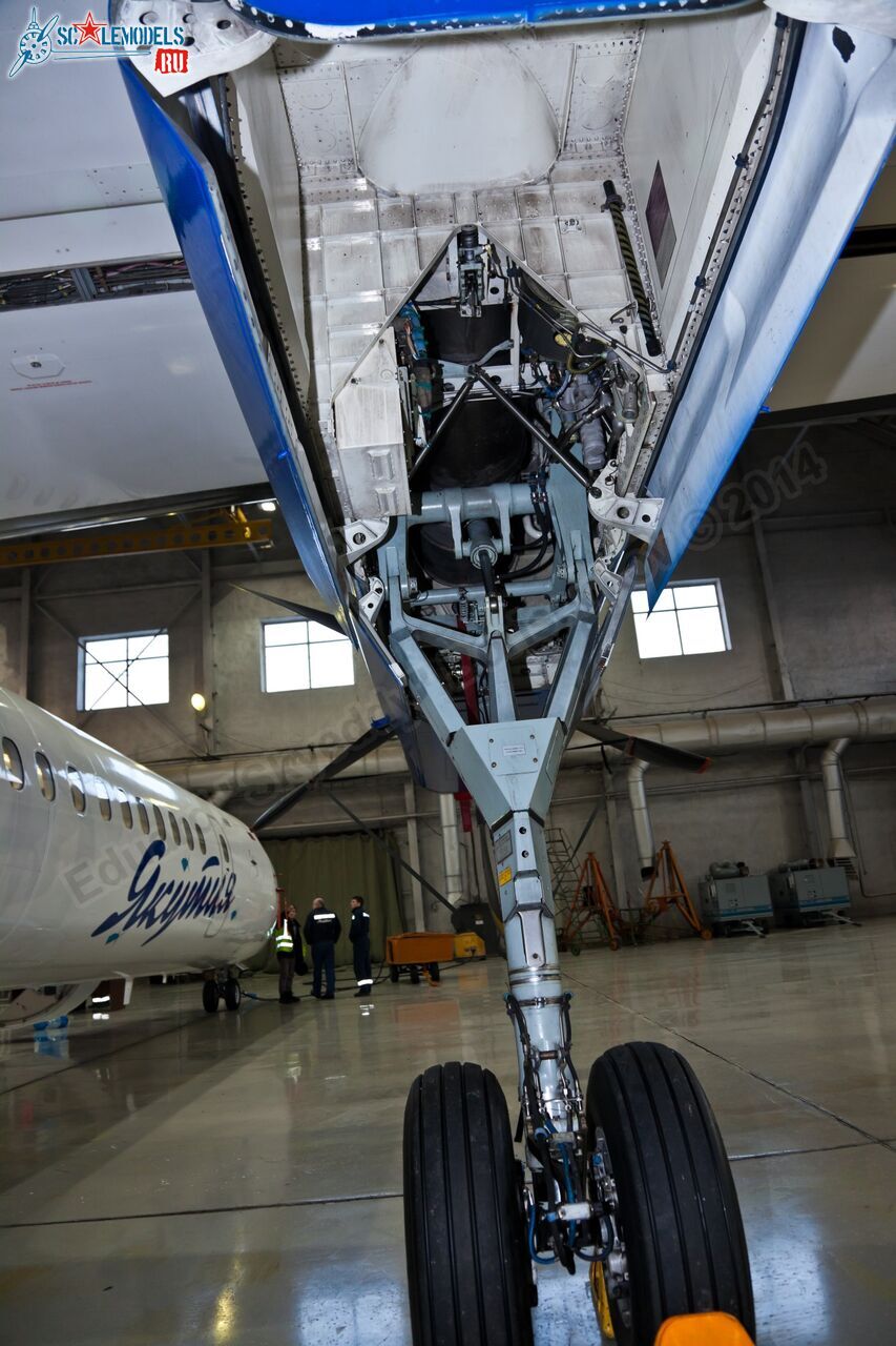 Dash_8_VP-BKD_0064.jpg