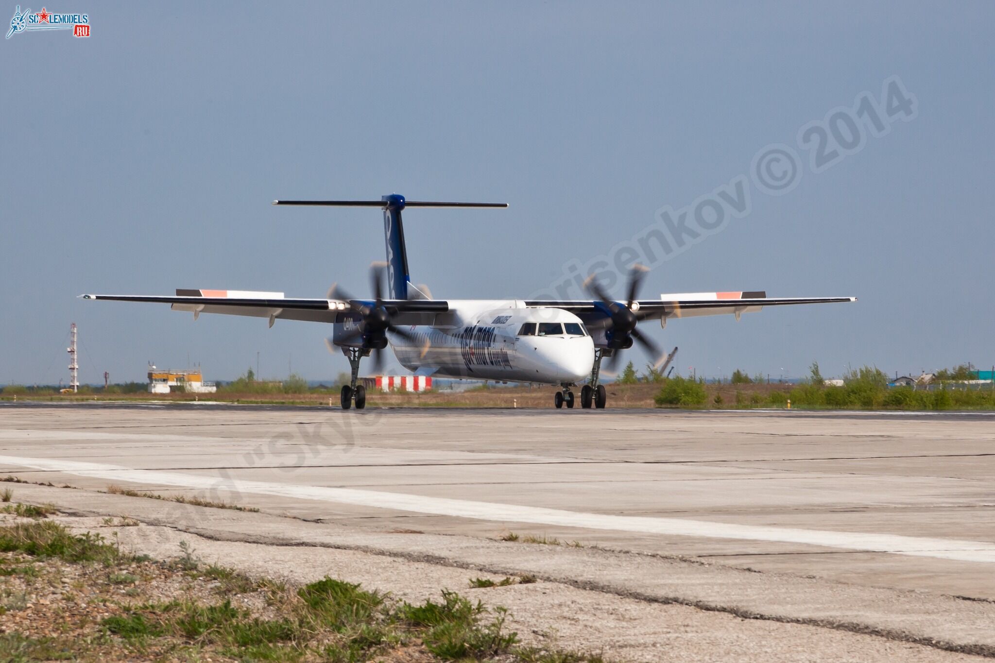 Dash_8_C-GLKU_0001.jpg