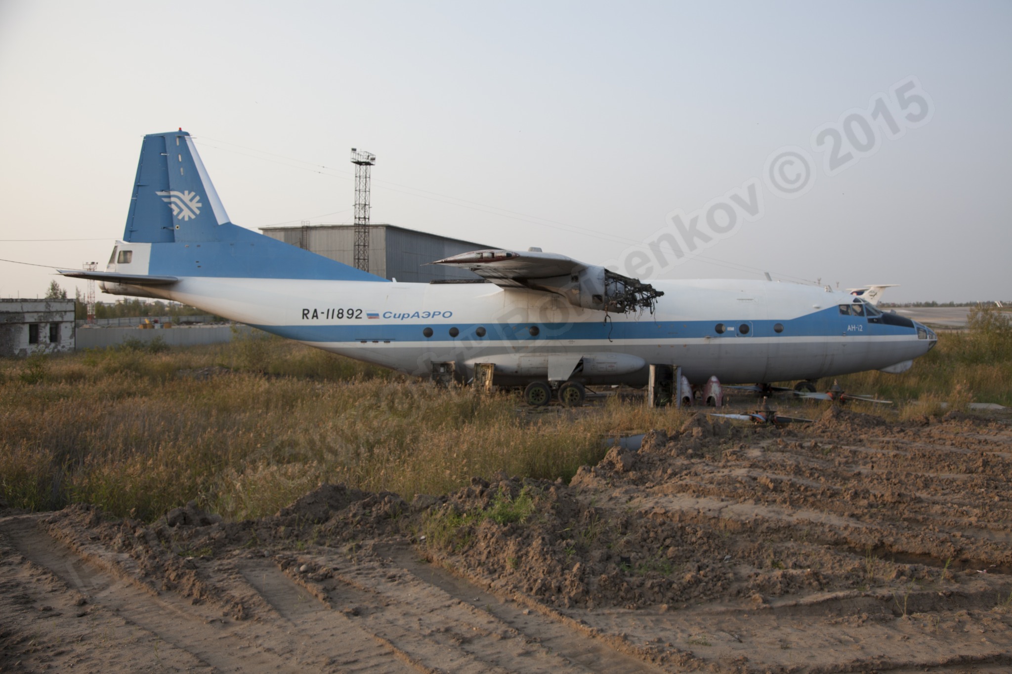 An-12B_RA-11892_0001.jpg