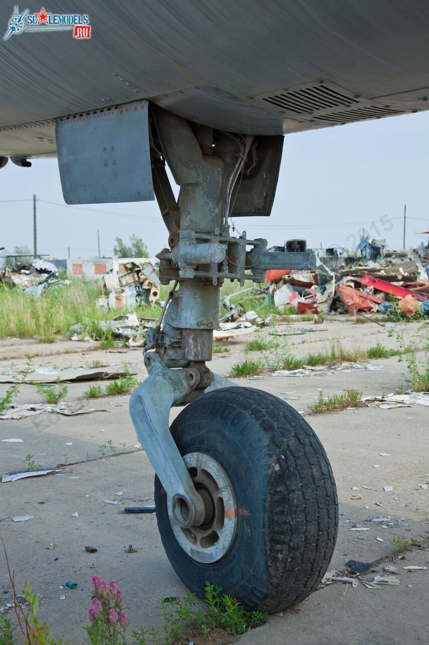 Yak-40_RA-88177_0003.jpg
