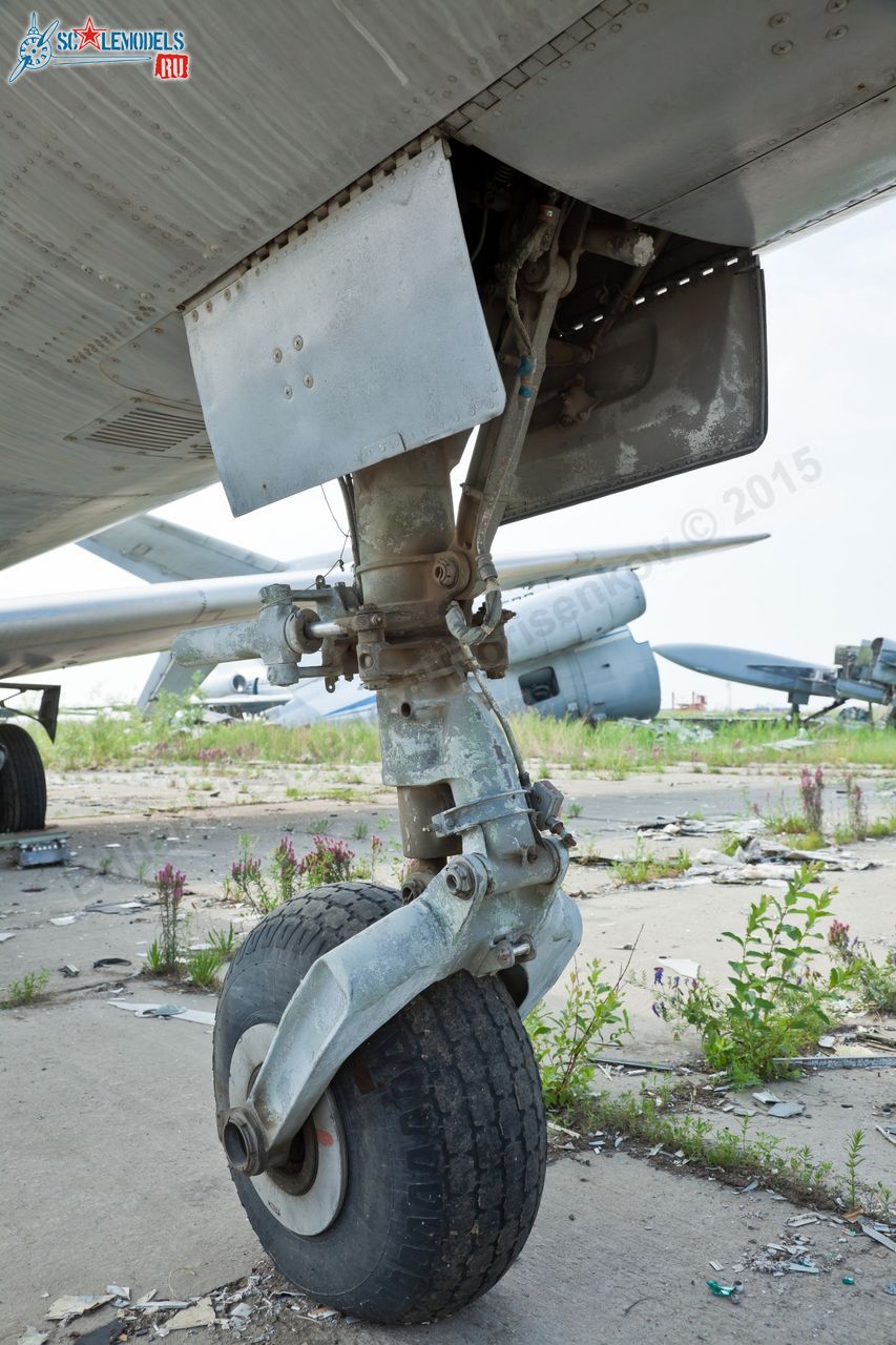 Yak-40_RA-88177_0006.jpg