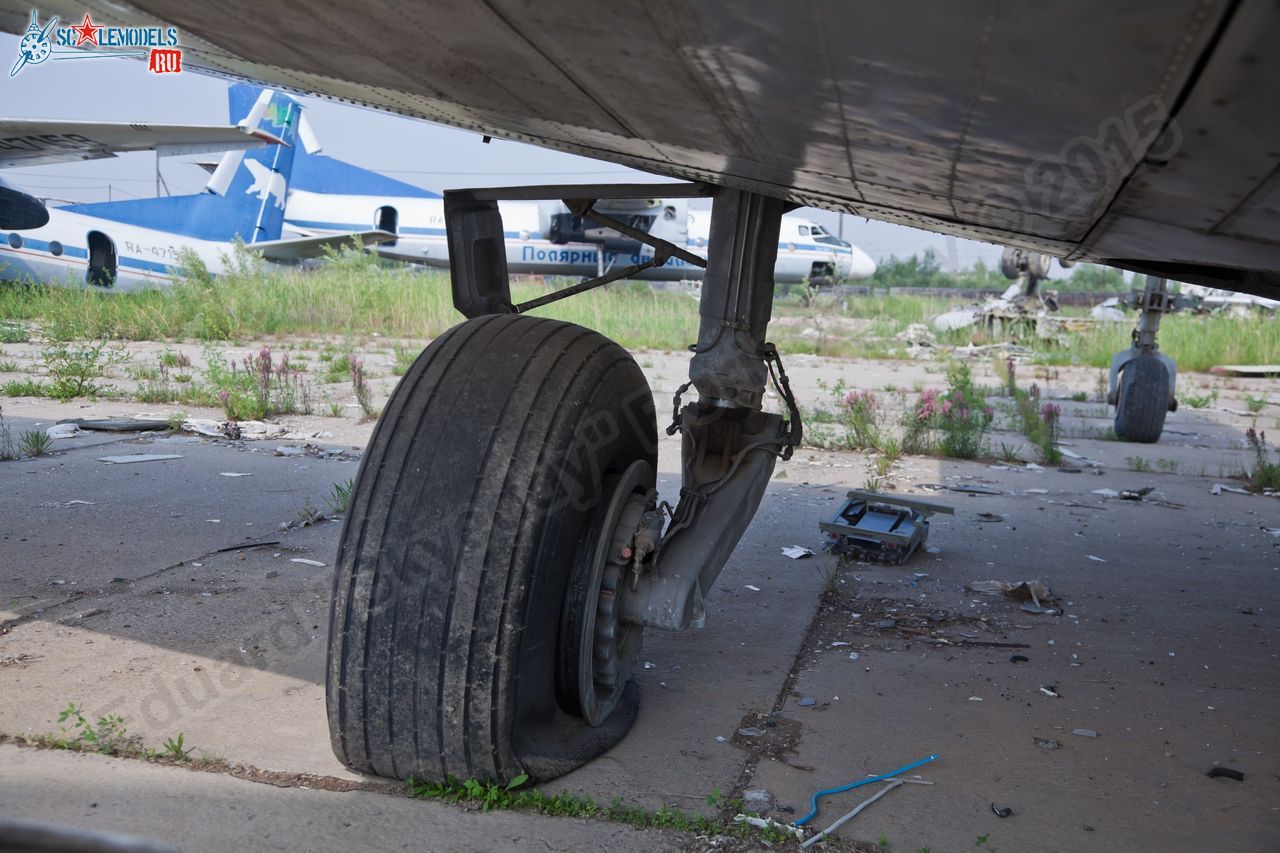 Yak-40_RA-88177_0012.jpg