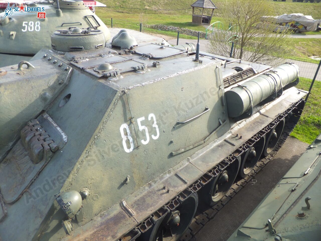 Su-100_0016.jpg
