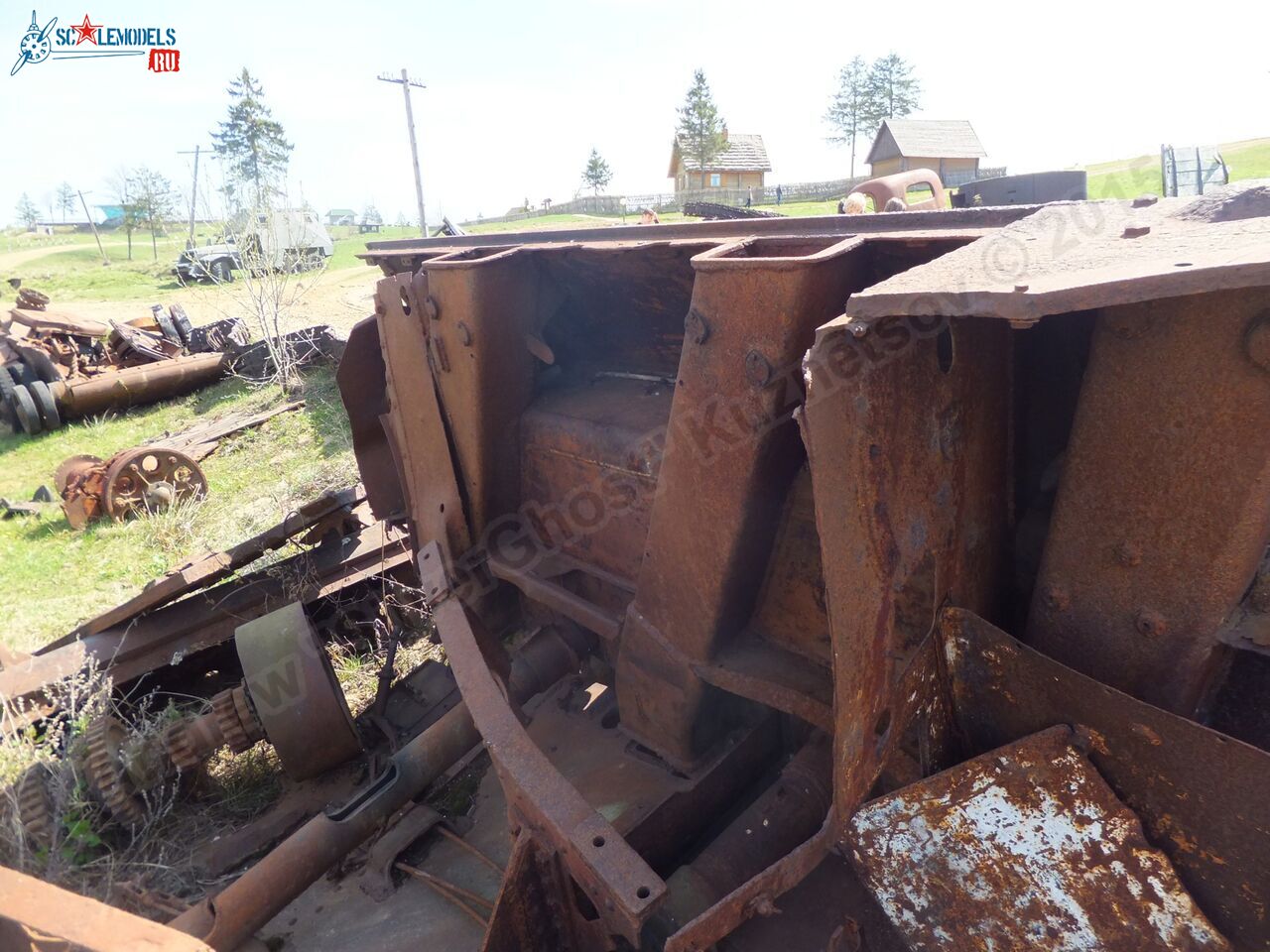 Damaged_T-34_0008.jpg