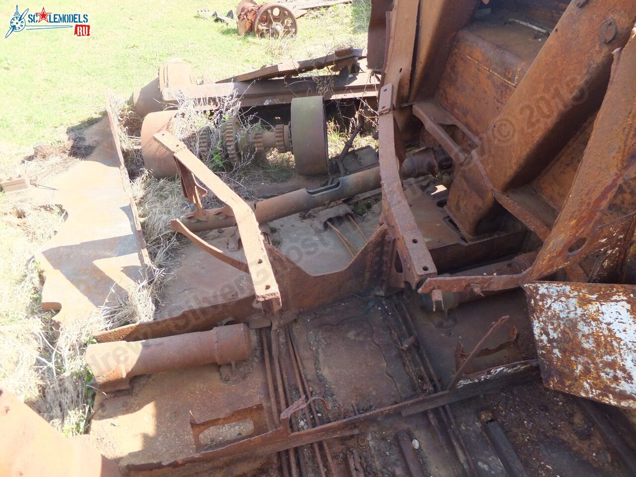 Damaged_T-34_0010.jpg