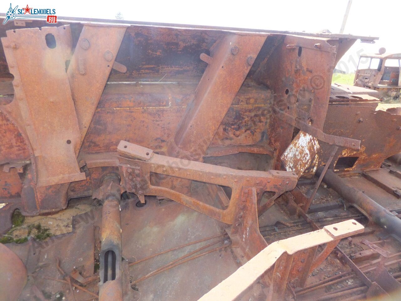 Damaged_T-34_0014.jpg