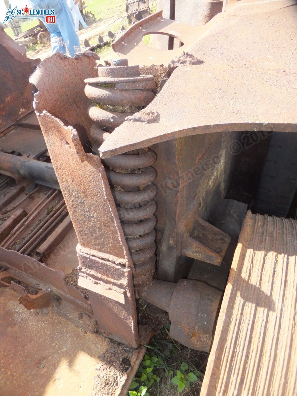 Damaged_T-34_0019.jpg