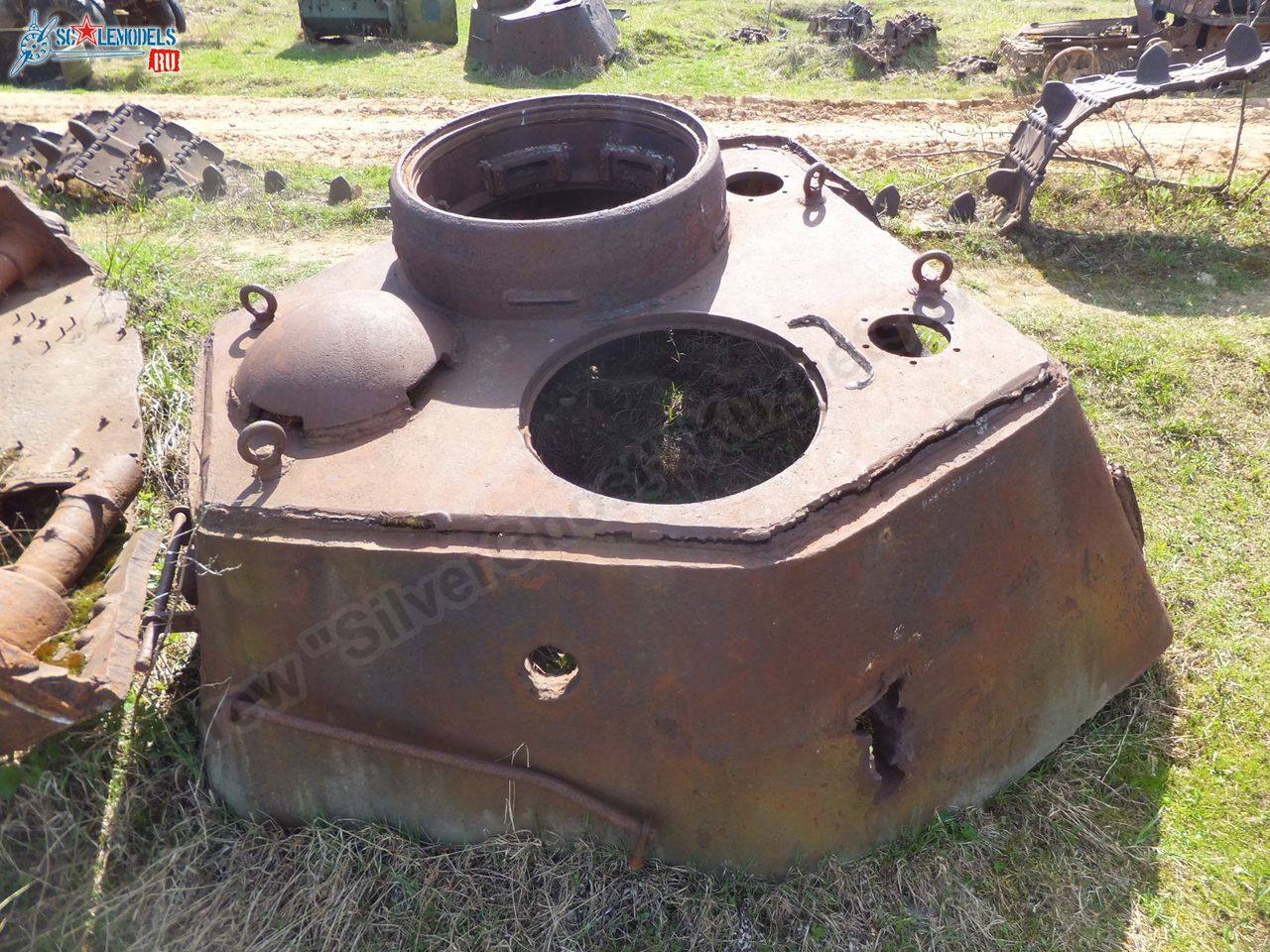 Damaged_T-34_0023.jpg