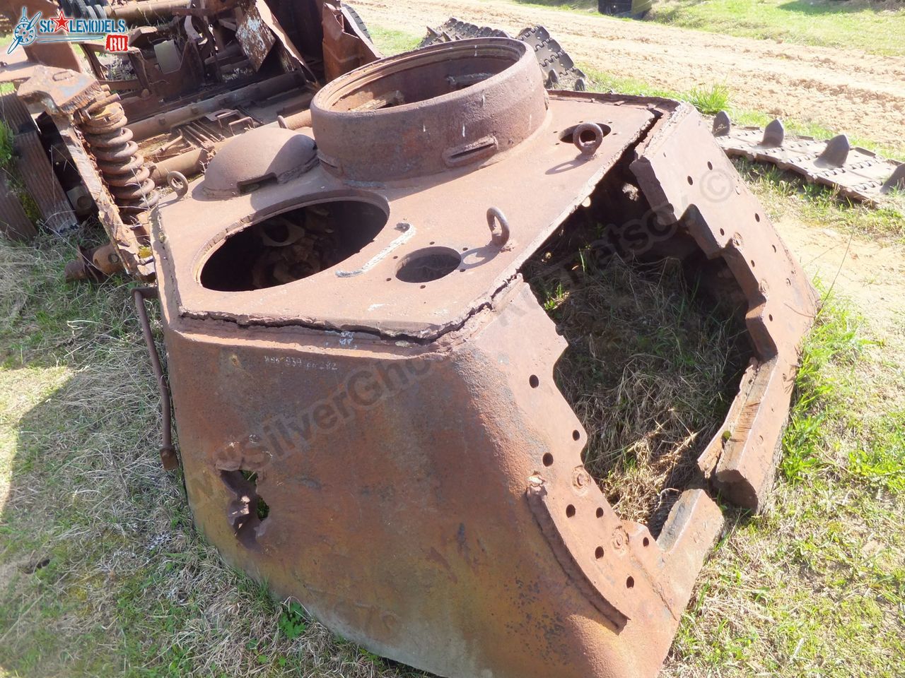 Damaged_T-34_0024.jpg