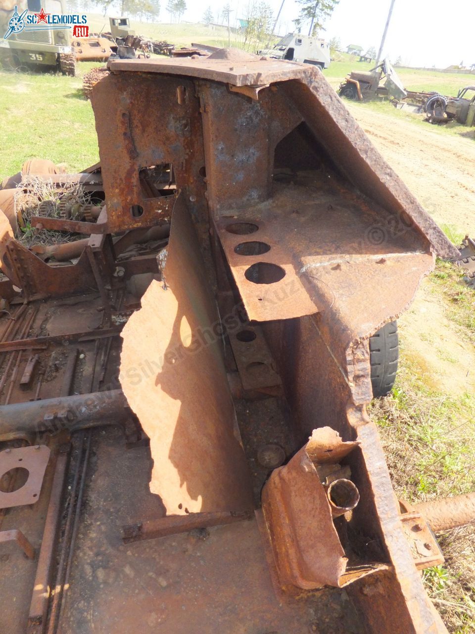 Damaged_T-34_0034.jpg