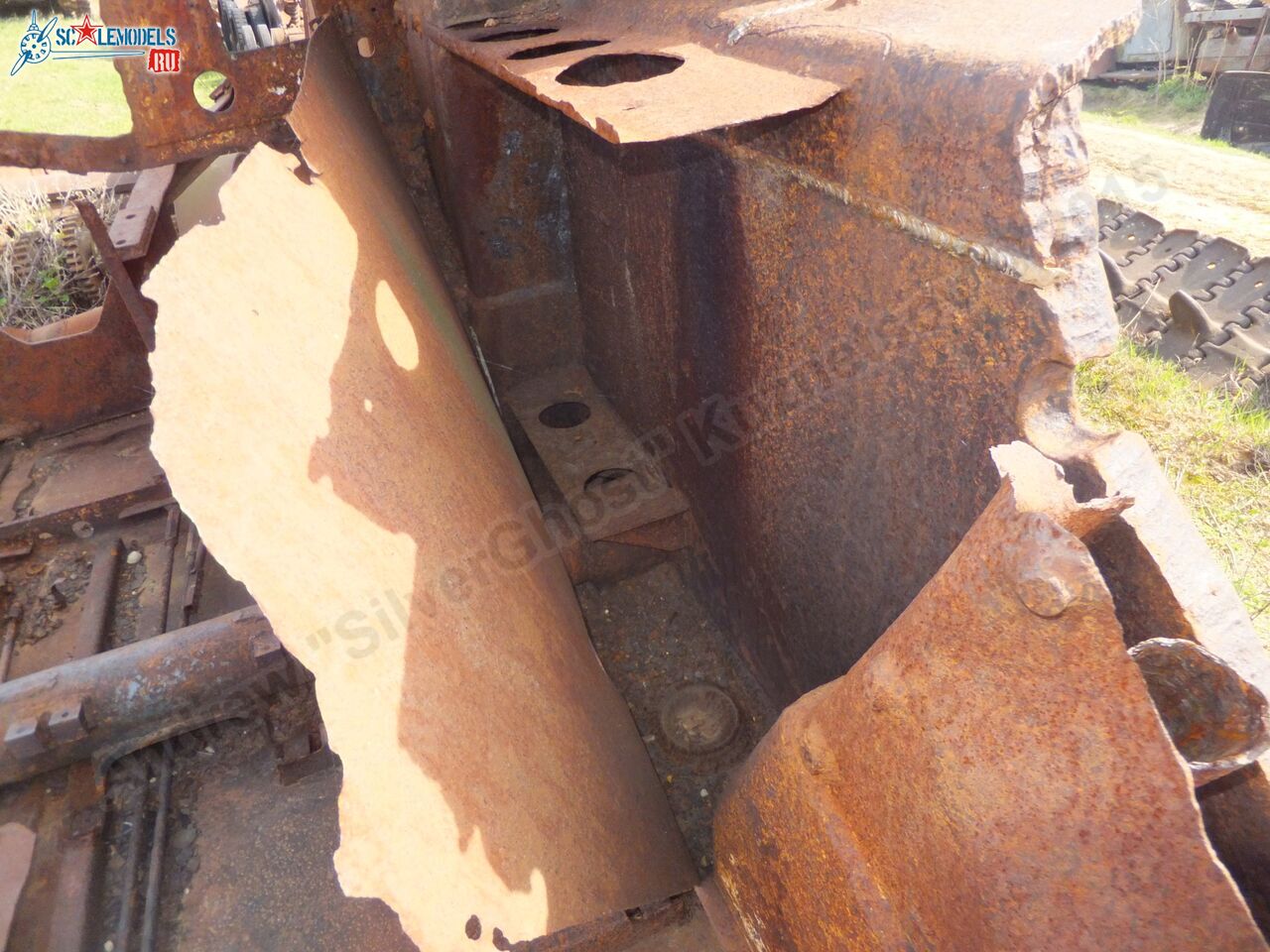 Damaged_T-34_0036.jpg