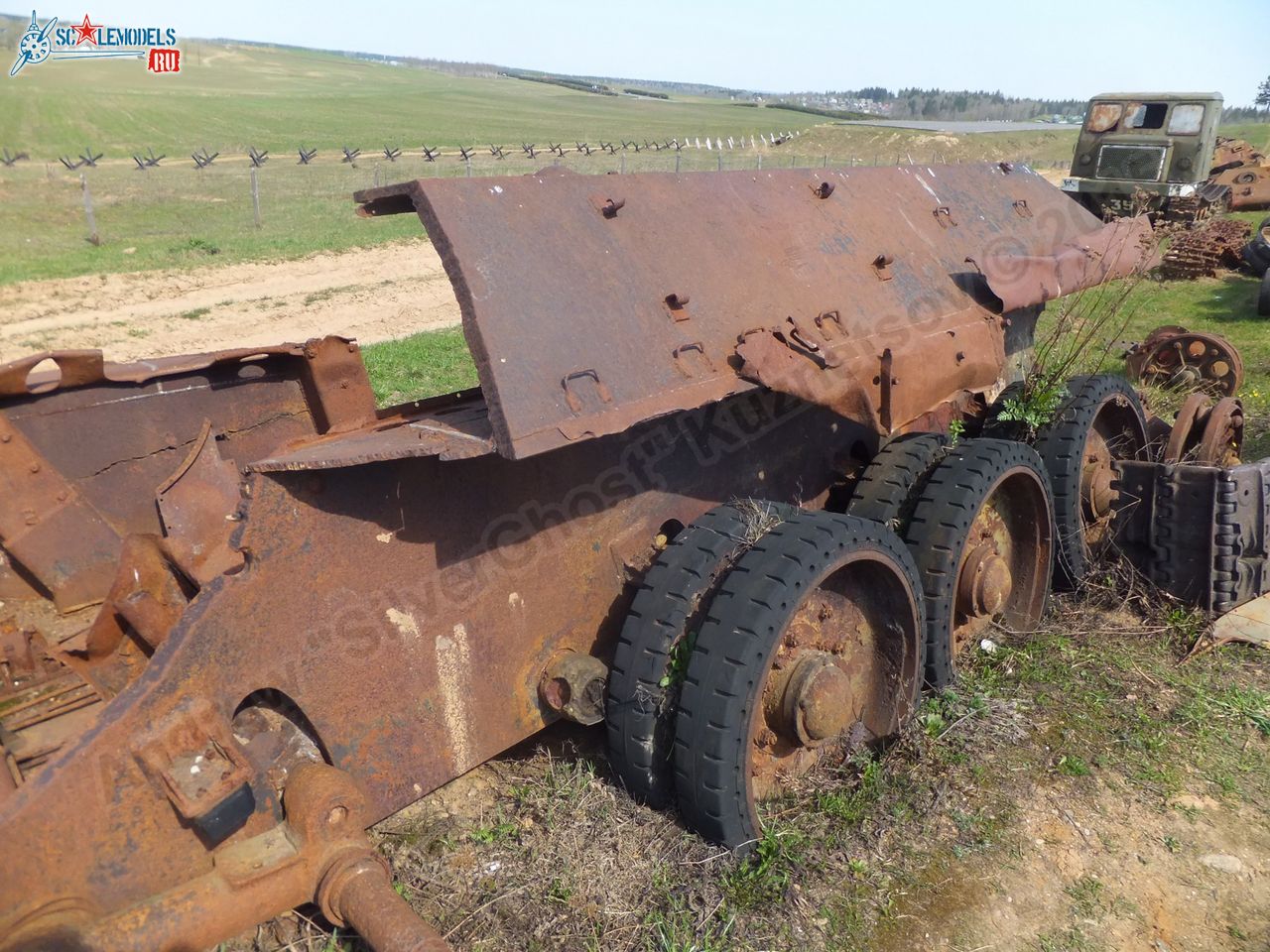 Damaged_T-34_0039.jpg