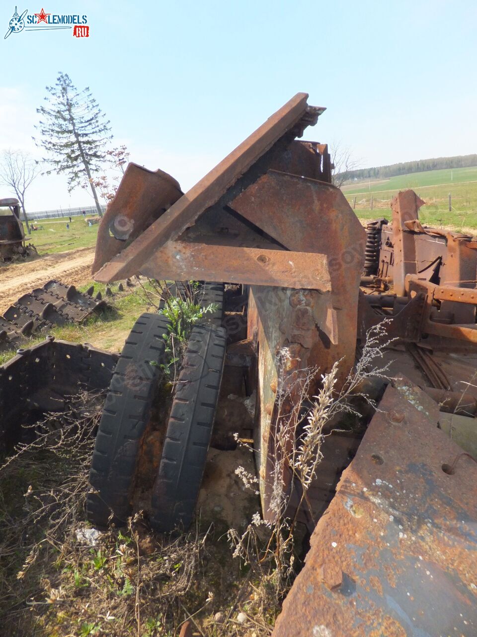 Damaged_T-34_0046.jpg