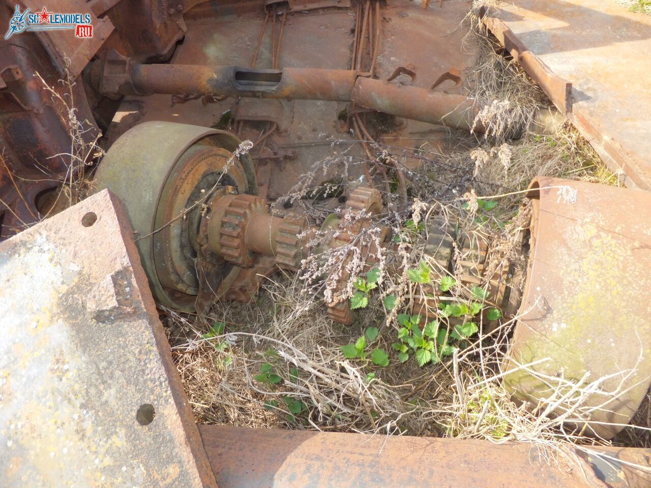 Damaged_T-34_0048.jpg