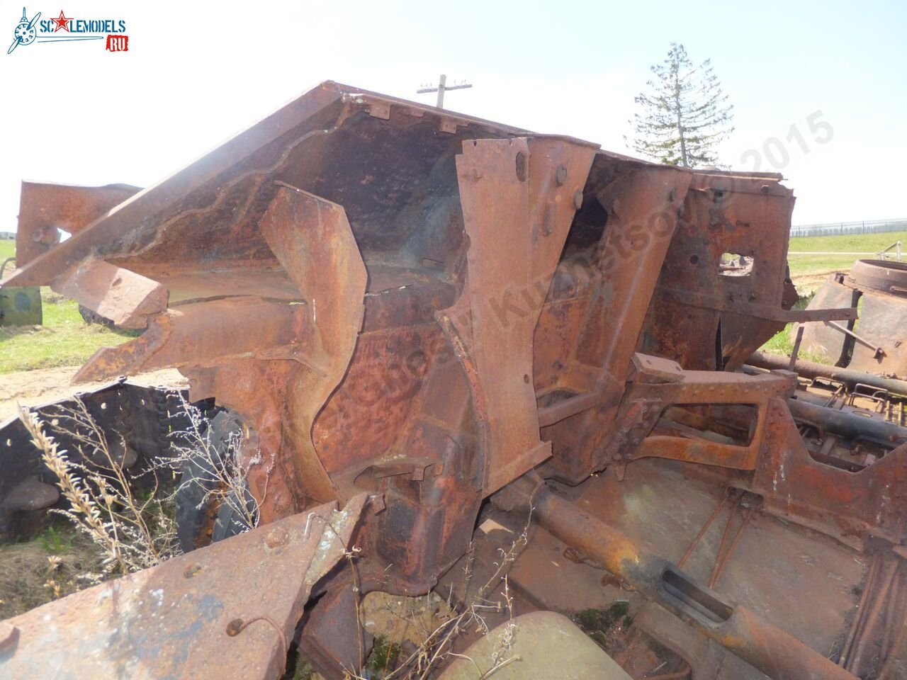 Damaged_T-34_0049.jpg