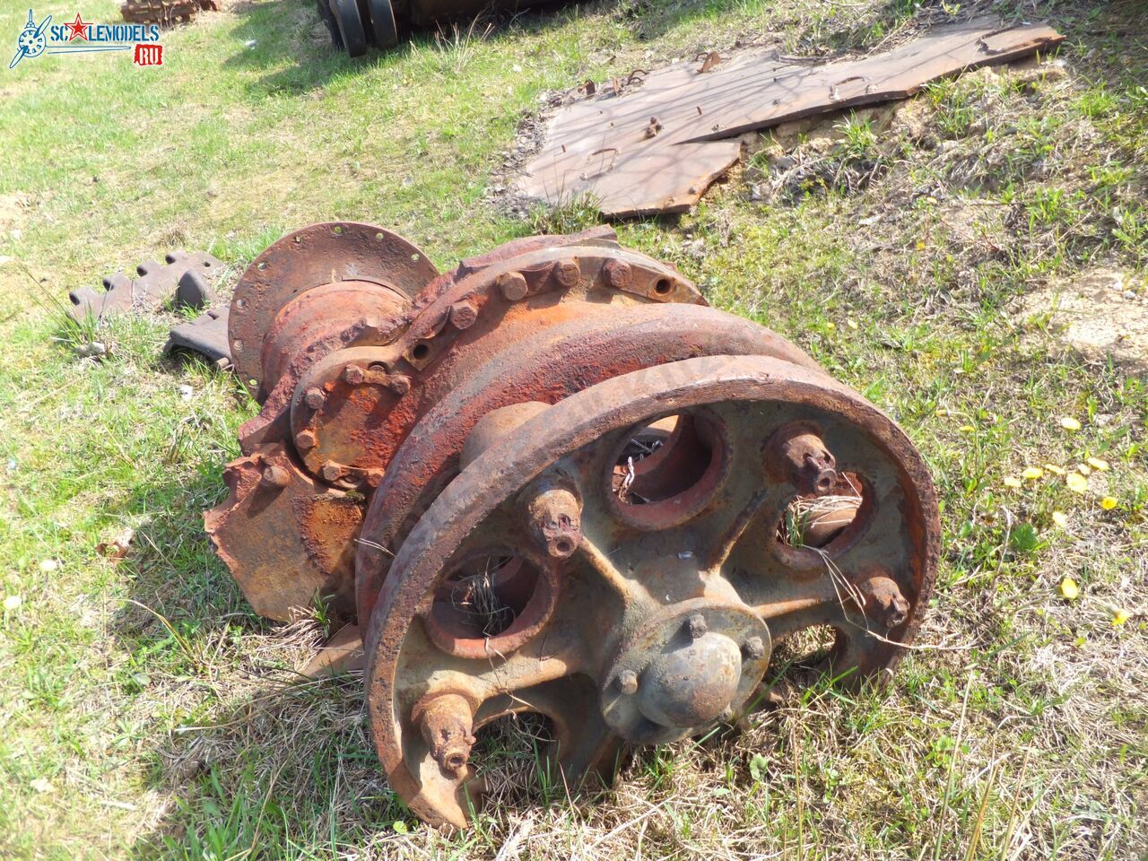 Damaged_T-34_0051.jpg