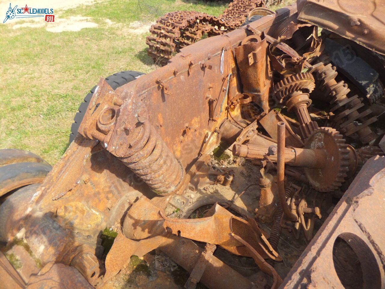 Damaged_T-34_0055.jpg