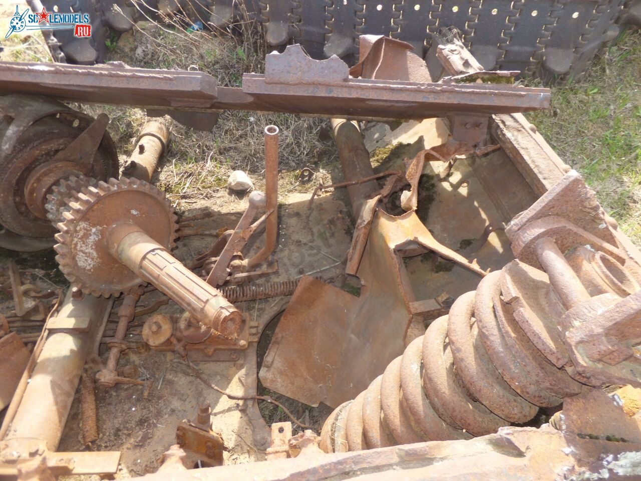 Damaged_T-34_0058.jpg